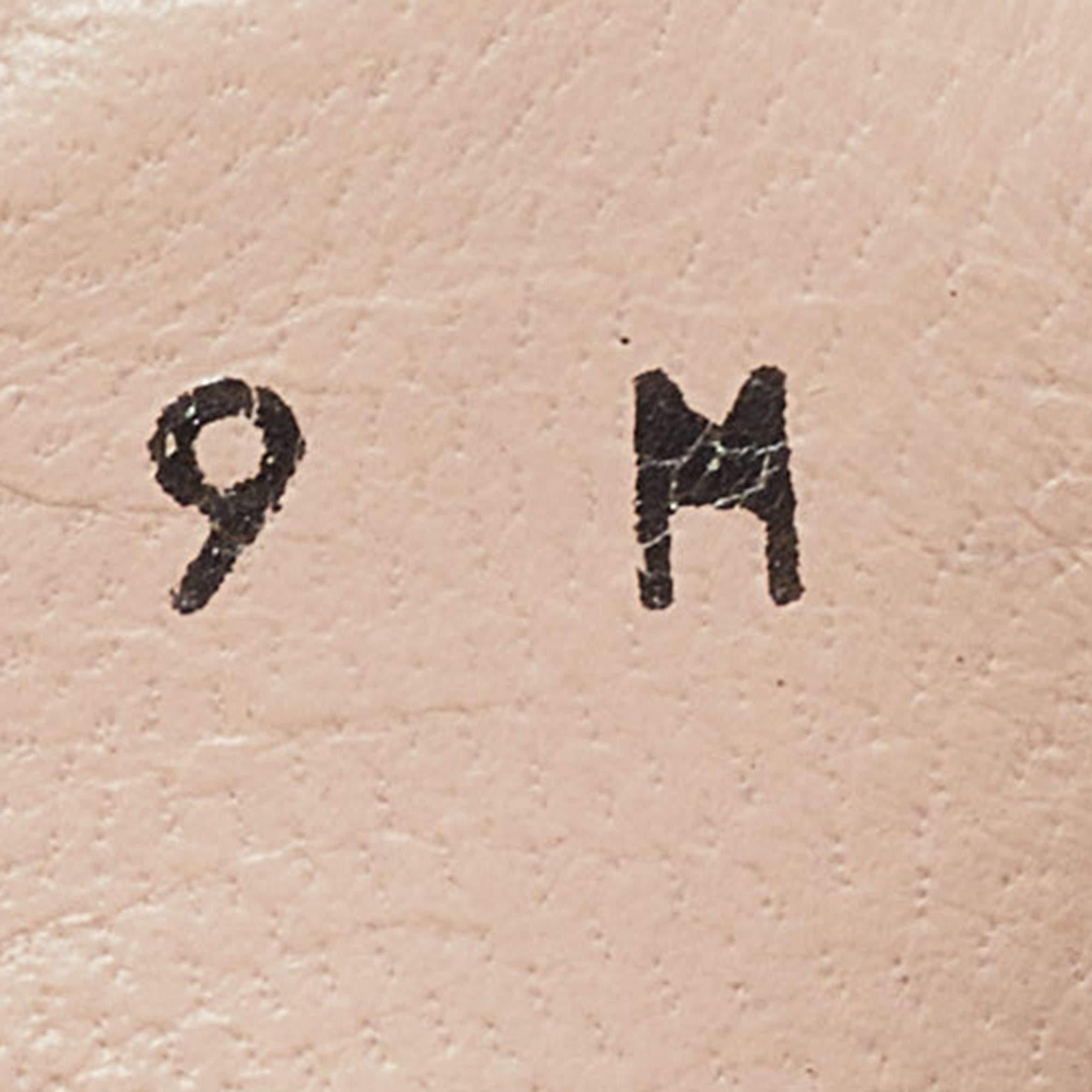 Stuart Weitzman - Sandales à bout ouvert en daim beige avec bride en T, taille 39,5 en vente 3