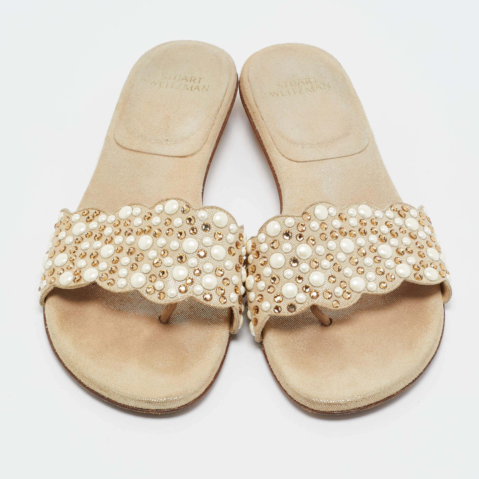 Stuart Weitzman Beige Textured Suede Studded Thong Slides Size 41 In Fair Condition For Sale In Dubai, Al Qouz 2