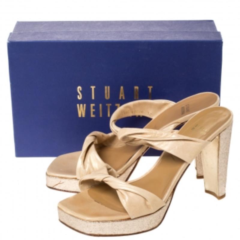 Stuart Weitzman Beige Twist Pelle Glitter Platform Slide Sandals Taglia 39.5 in vendita 1