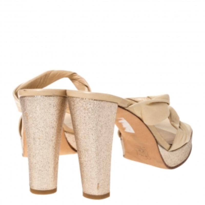 Stuart Weitzman Beige Twist Pelle Glitter Platform Slide Sandals Taglia 39.5 in vendita 3