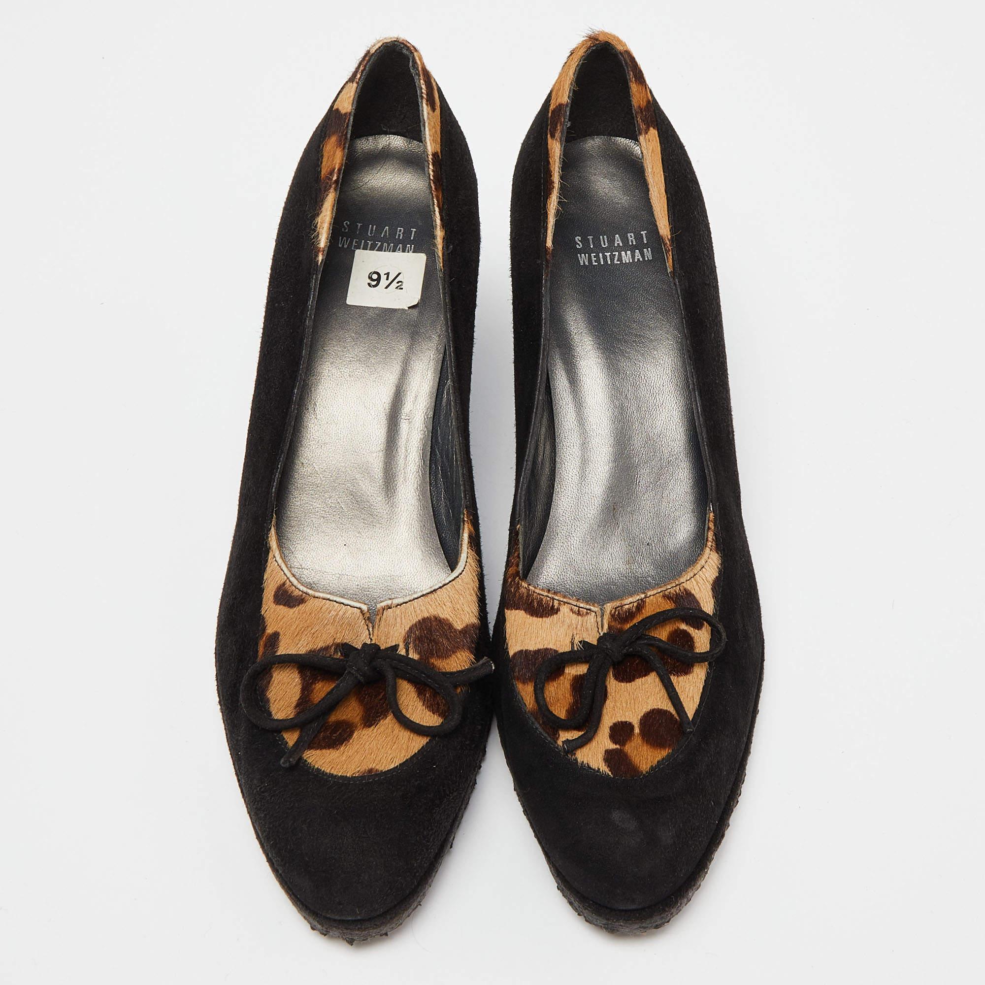 Stuart Weitzman Black/Brown Suede and Calf Hair Wedge Pumps Size 40 In Good Condition For Sale In Dubai, Al Qouz 2