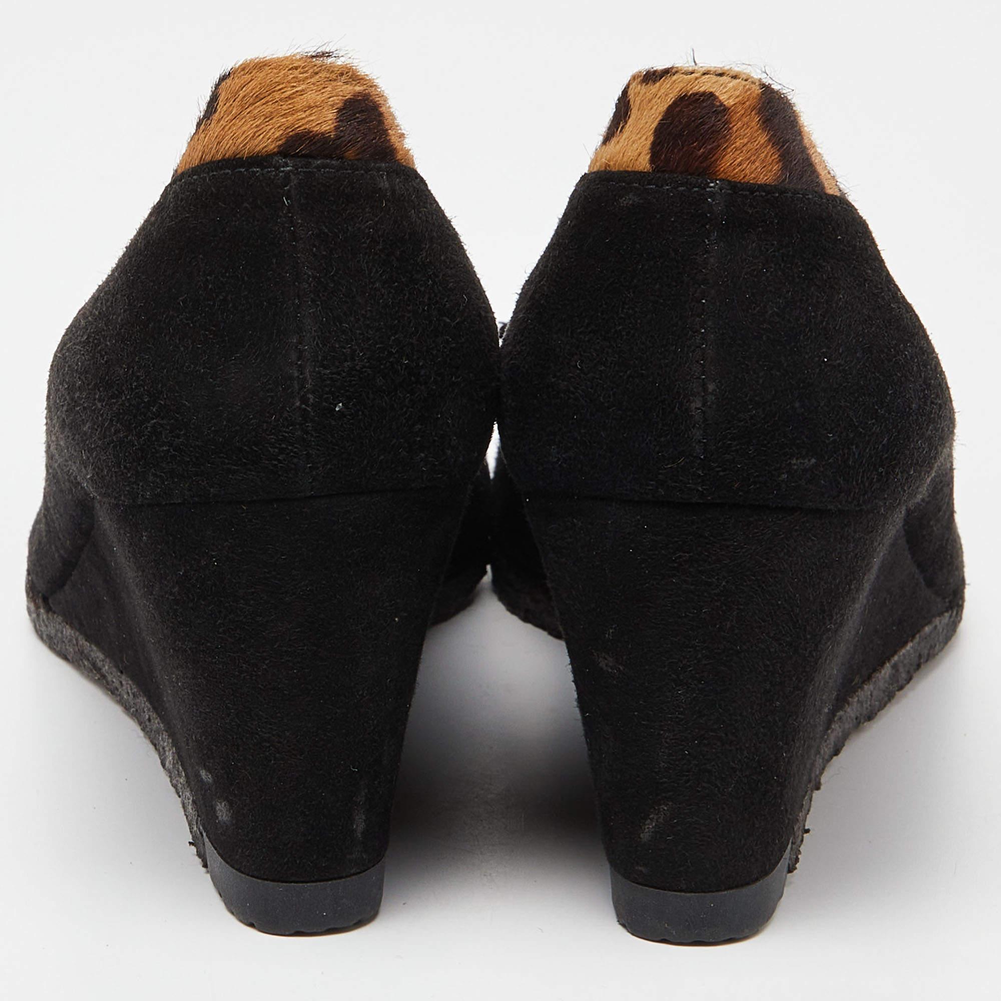 Stuart Weitzman Black/Brown Suede and Calf Hair Wedge Pumps Size 40 For Sale 1