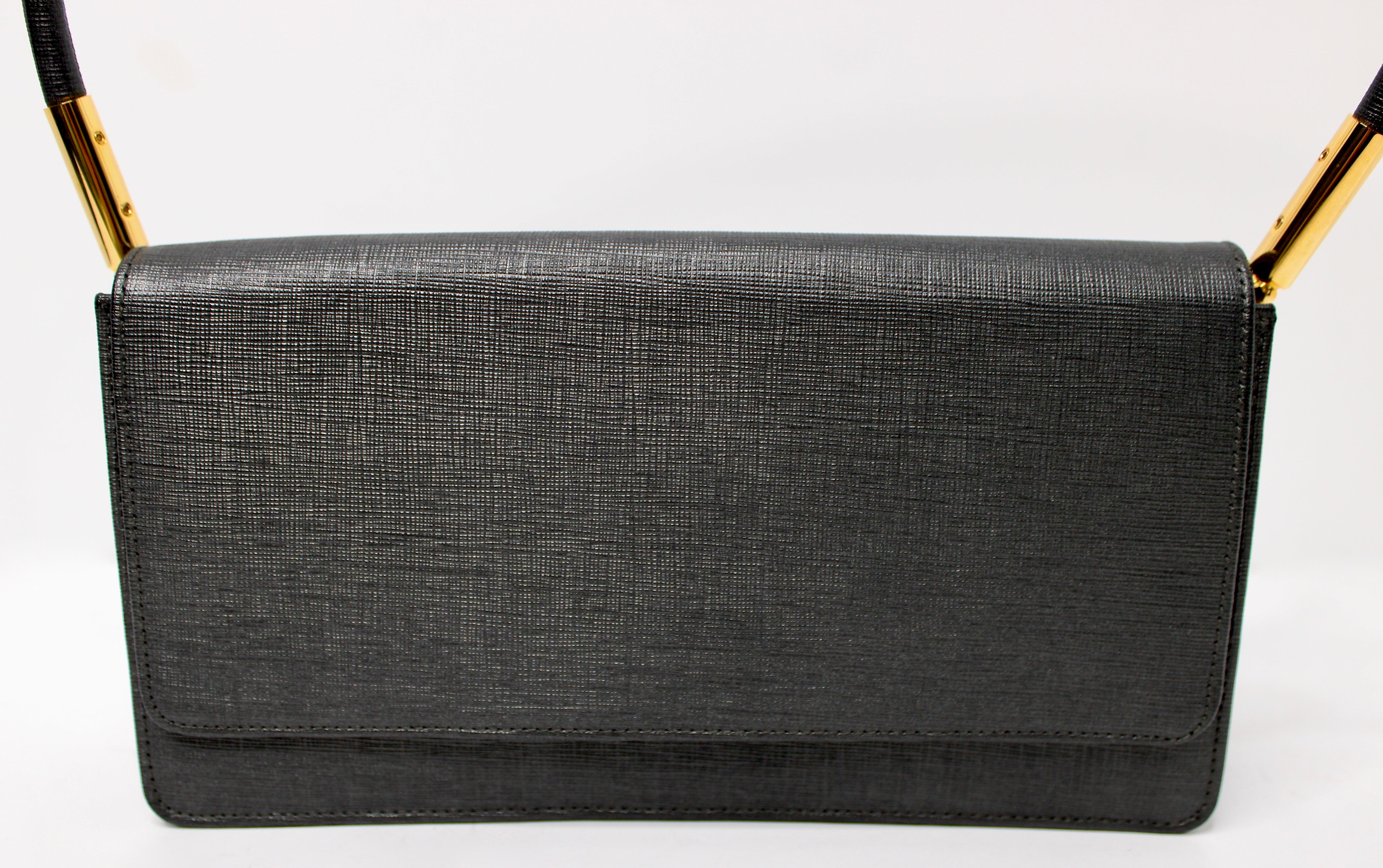 Stuart Weitzman Bolso estructurado con solapa negro circa años 90 Negro en venta