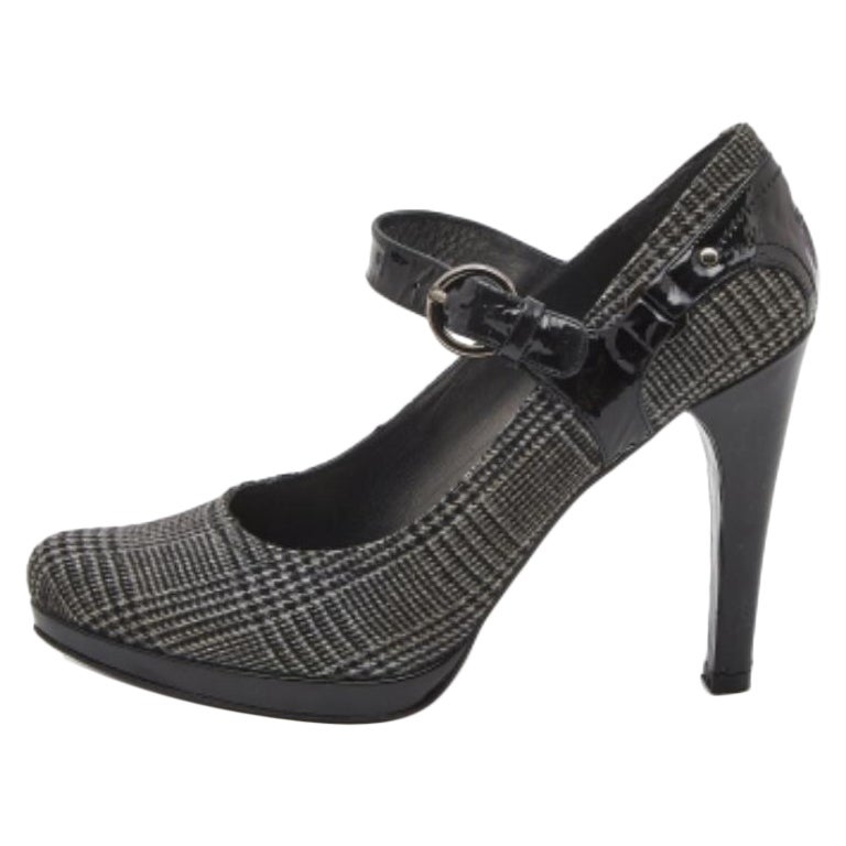 Stuart Weitzman - Escarpins Marianne en cuir verni et laine écossaise noir/gris - Taille 38 en vente