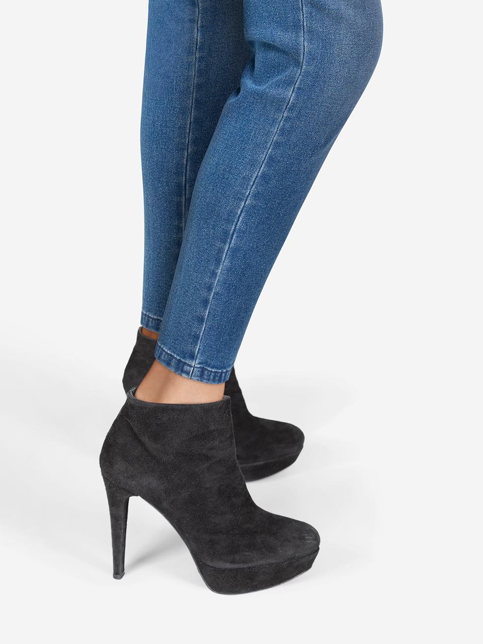 El ESTADO es Muy bueno. Las botas presentan un desgaste mínimo. Abrasión en el lado derecho del zapato derecho, plataforma, contrafuerte y talón en ambos zapatos de este artículo de reventa de diseñador Stuart Weitzman usado.
 
 
 
 Detalles
 
 
