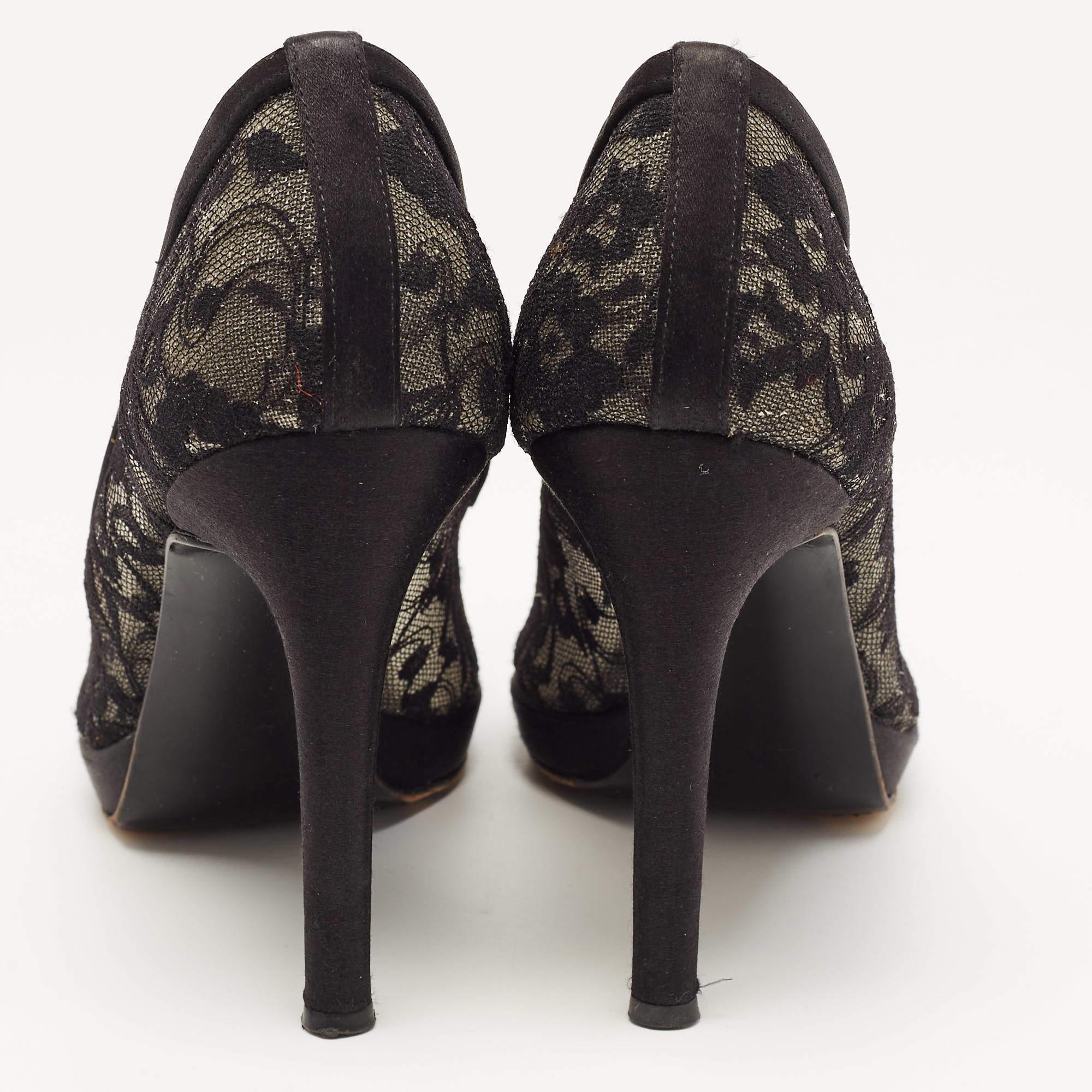 De las mujeres Stuart Weitzman Bombas de plataforma con puntera redonda de encaje negro Talla 38.5 en venta