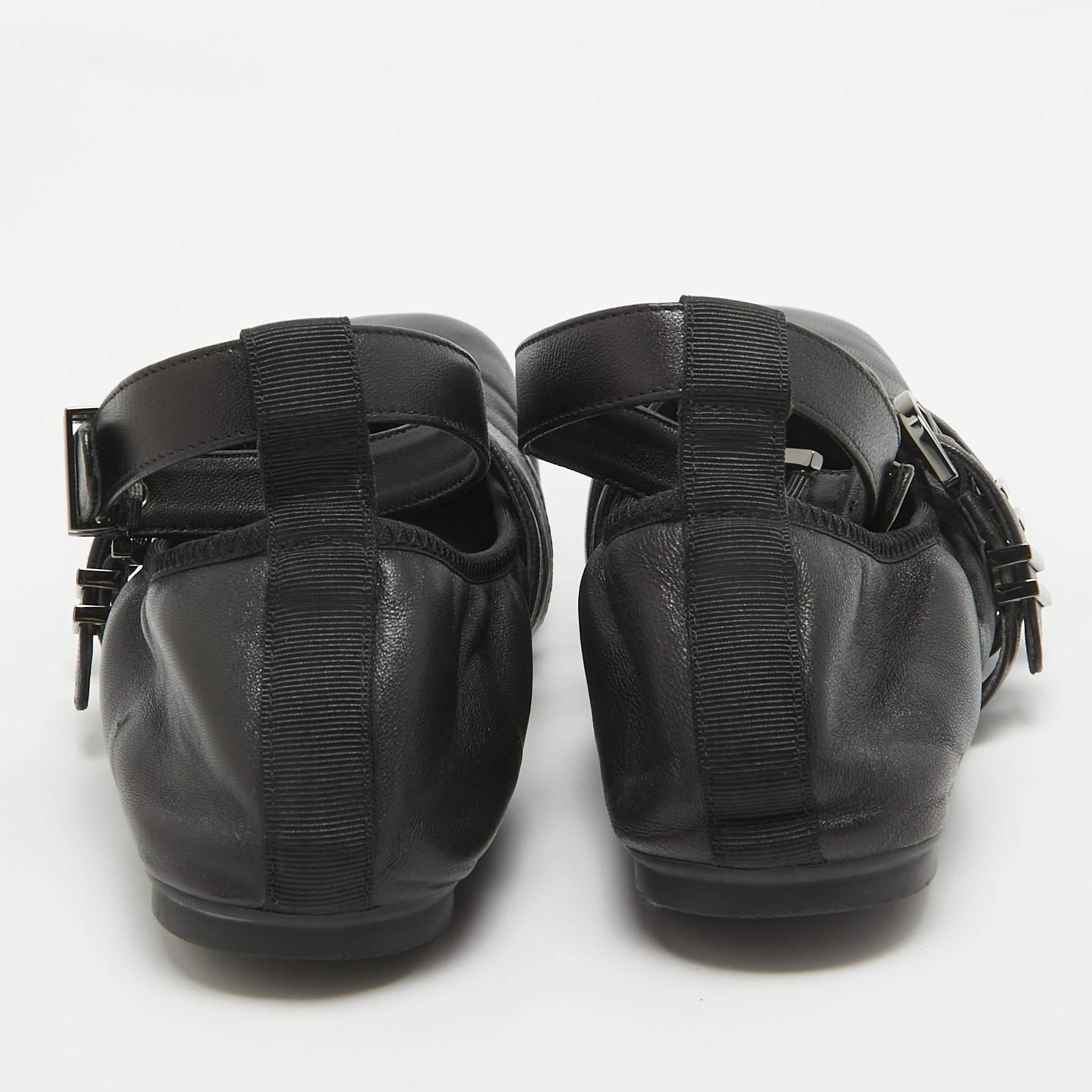 Stuart Weitzman Schwarze Ballettschuhe aus Leder mit Bolshoi-Schnalle und Schnalle Detail Größe 40 im Angebot 1