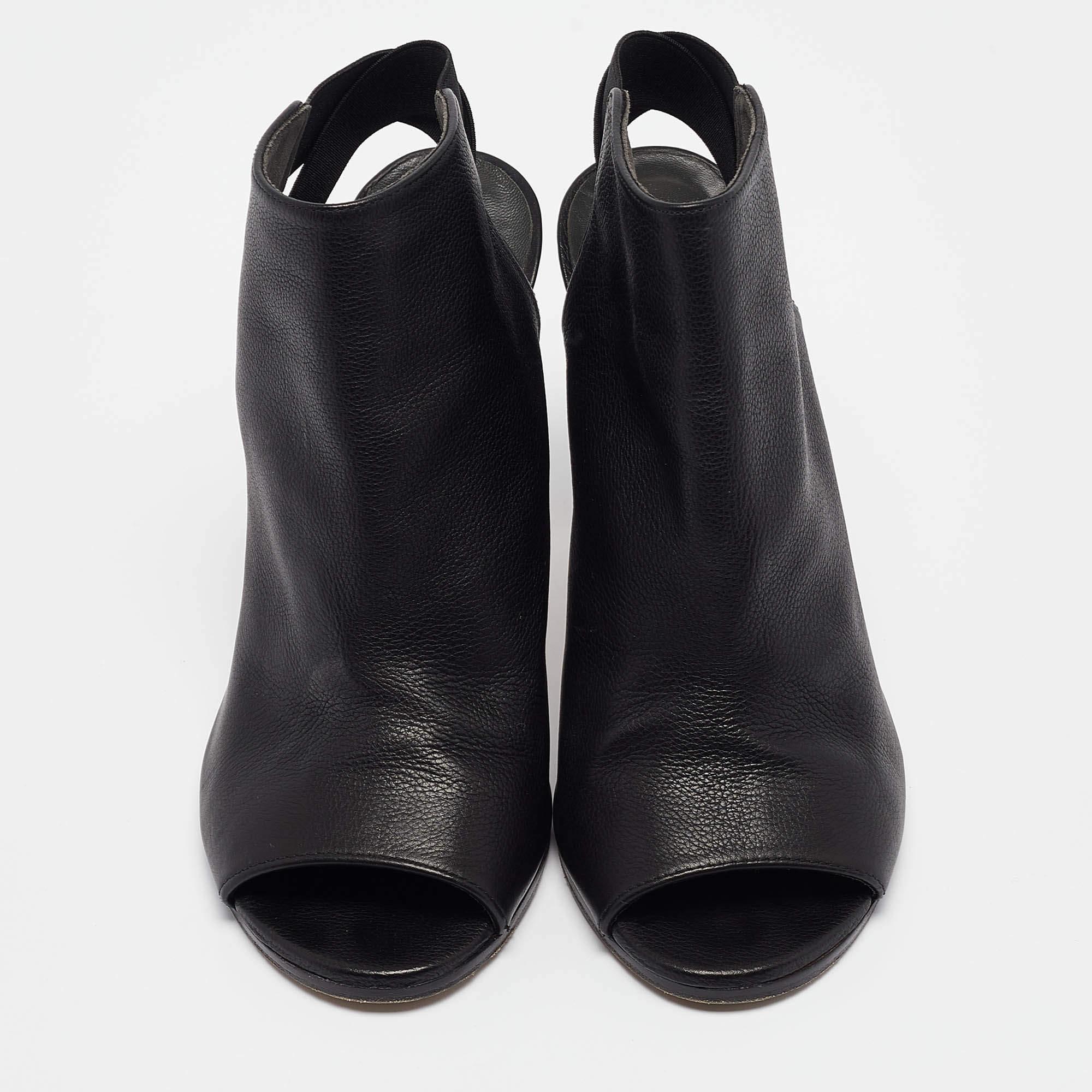 Stuart Weitzman Botines elásticos recortados de piel negra Talla 39 Negro en venta
