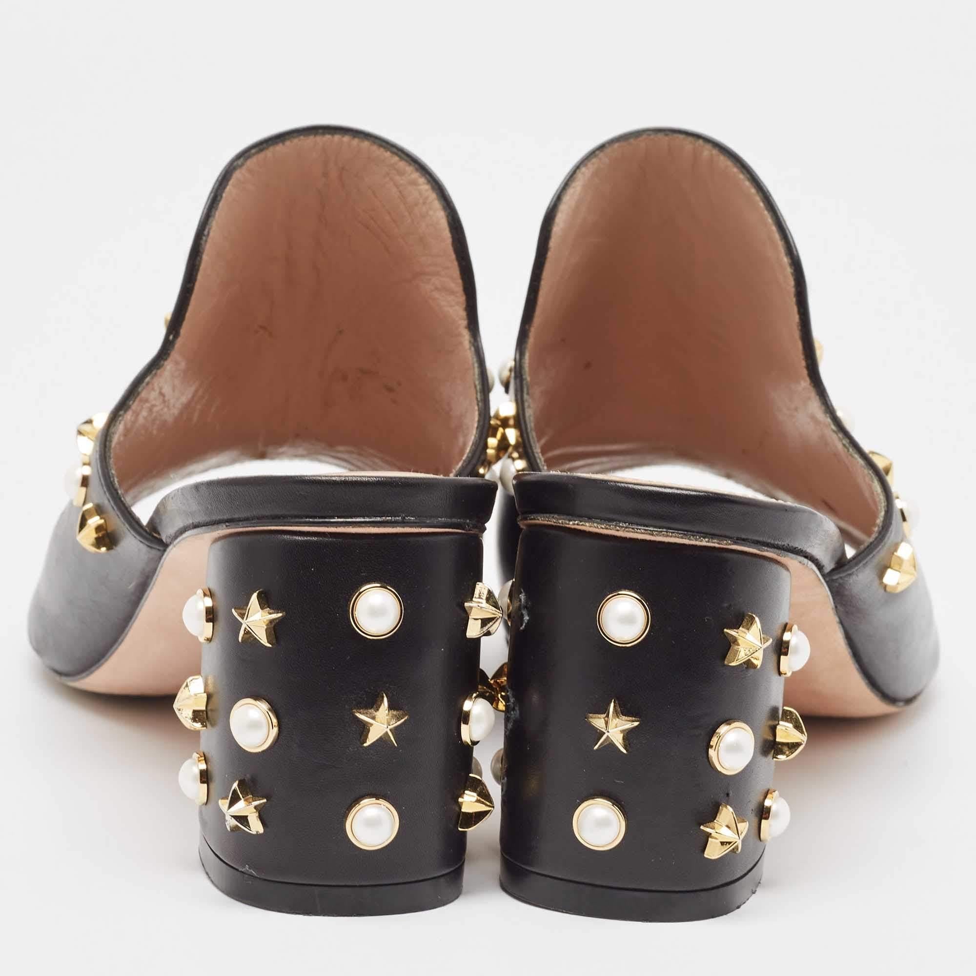 Stuart Weitzman Mules en cuir noir avec ornements Taille 38.5 Pour femmes en vente