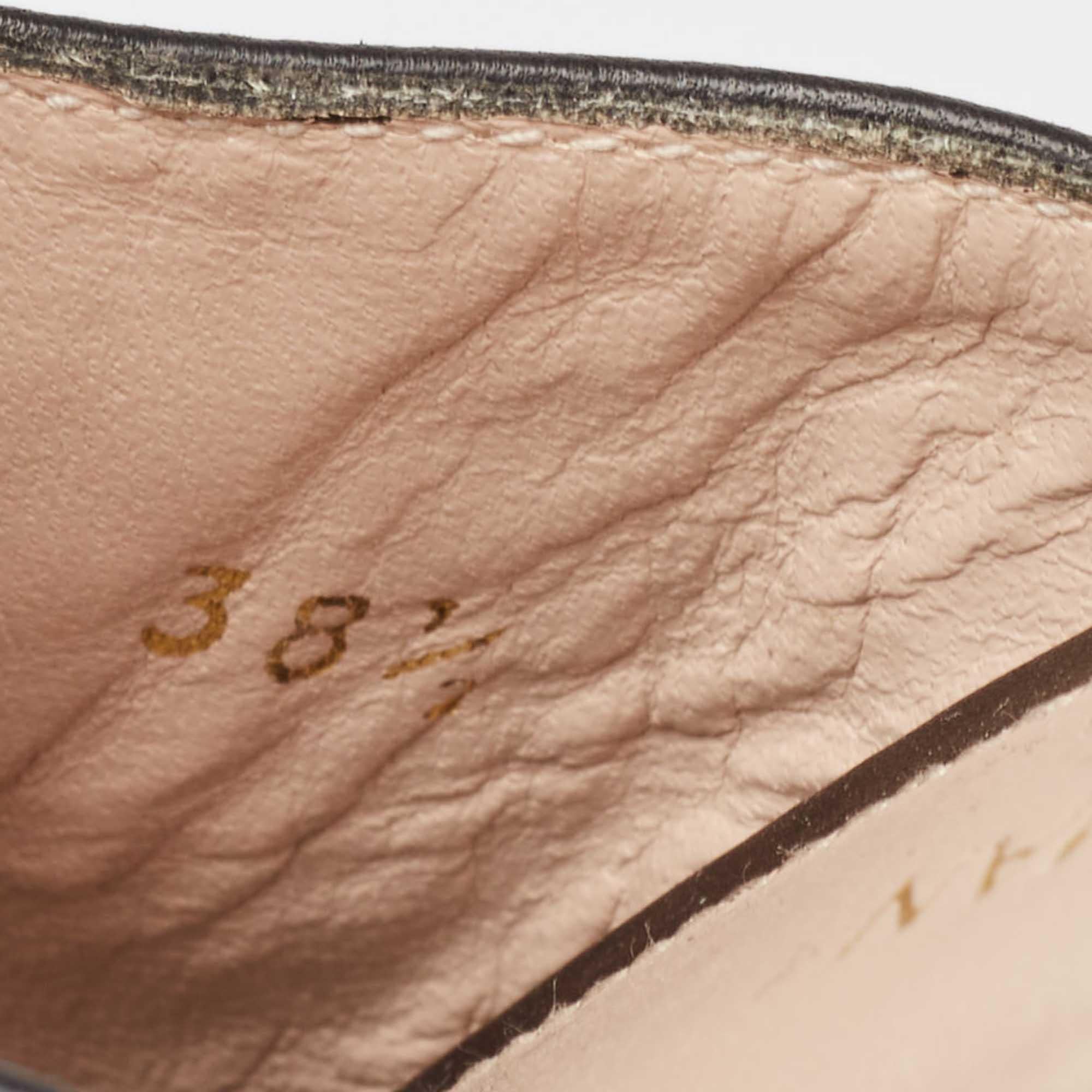 Stuart Weitzman Mules en cuir noir avec ornements Taille 38.5 en vente 3