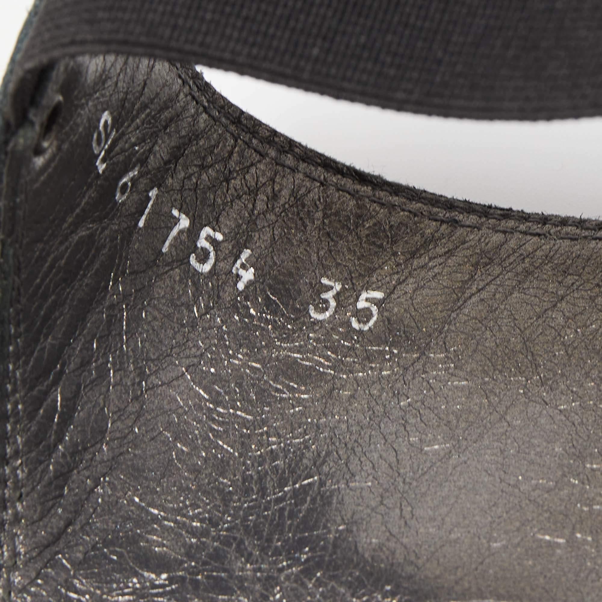 Stuart Weitzman Black Leather Gladiator Backview Sandals Size 35 For Sale 4
