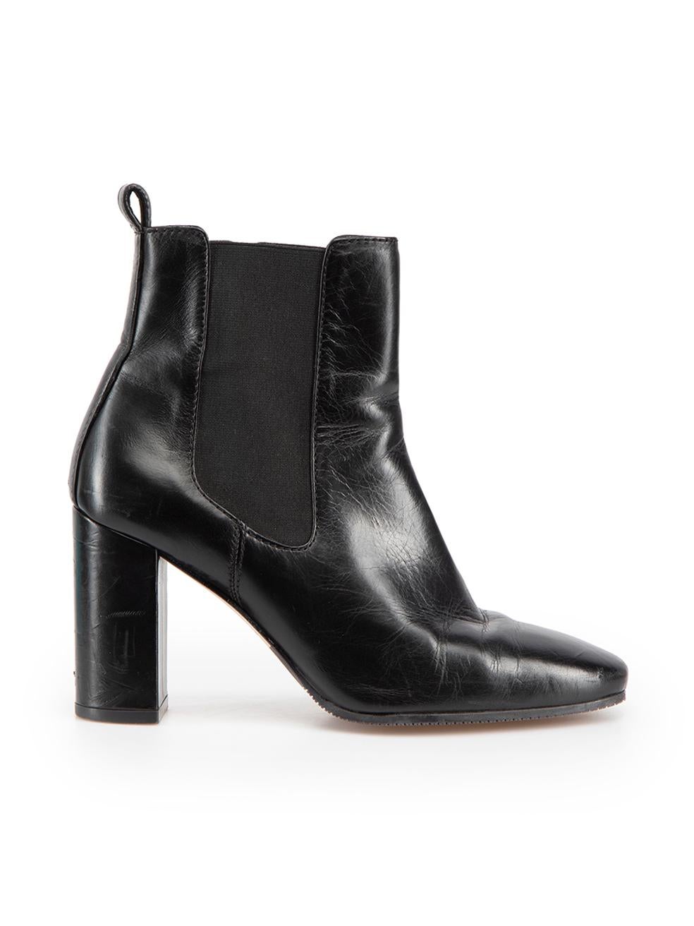 CONDITION is Good. General wear to boots is evident. Moderate signs of wear to both boot toes, sides and heels with abrasions and general creasing to the leather on this used Stuart Weitzman designer resale item.
 

 

 

 Details
 

 

 Black
 

