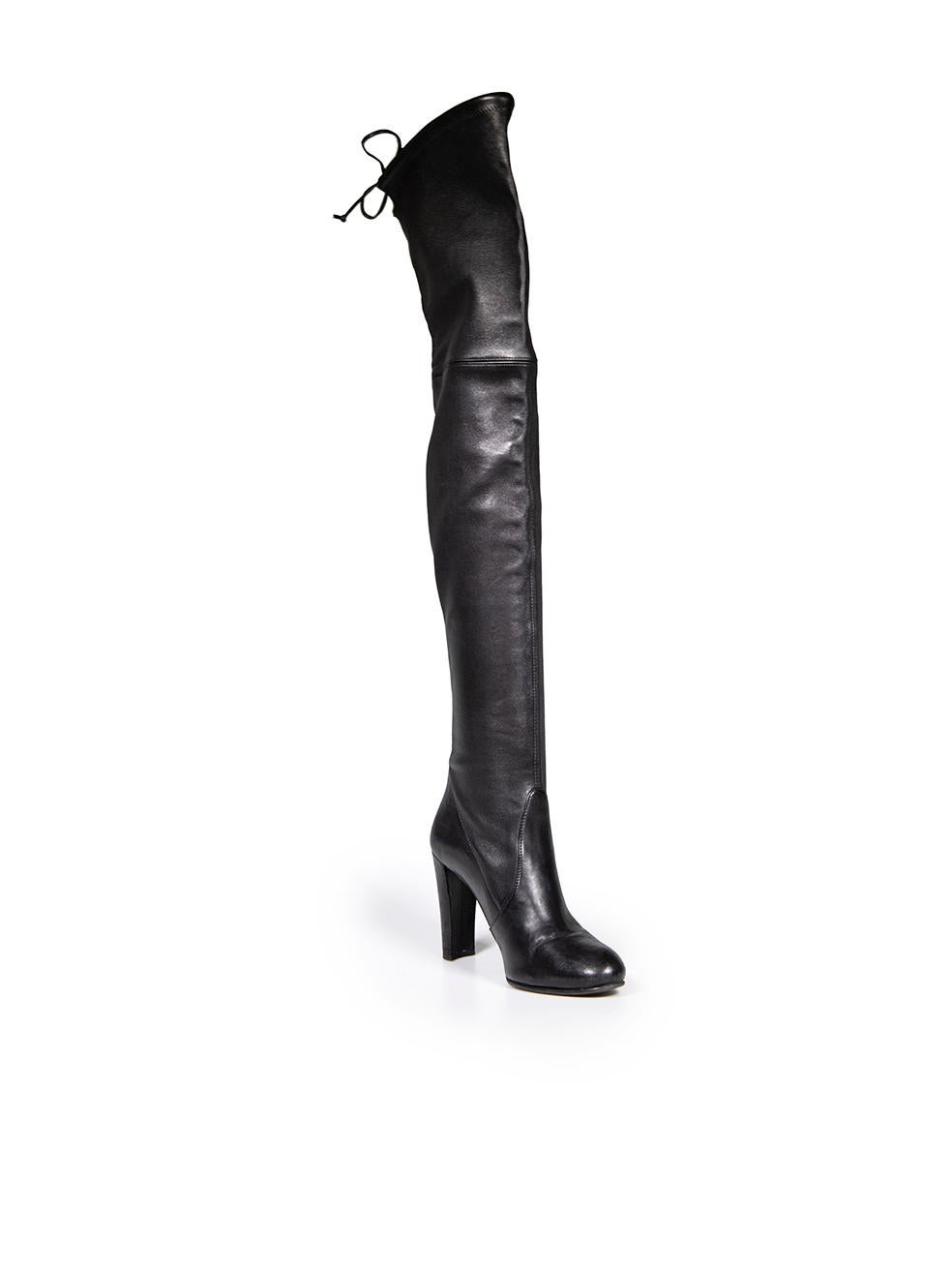 CONDITION is Good. Minor wear to boots is evident. Light wear to both sides, toes and heels of both boots with abrasions to the leather on this used Stuart Weitzman designer resale item.
 
 
 
 Details
 
 
 Black
 
 Leather
 
 Boots
 
 Over the
