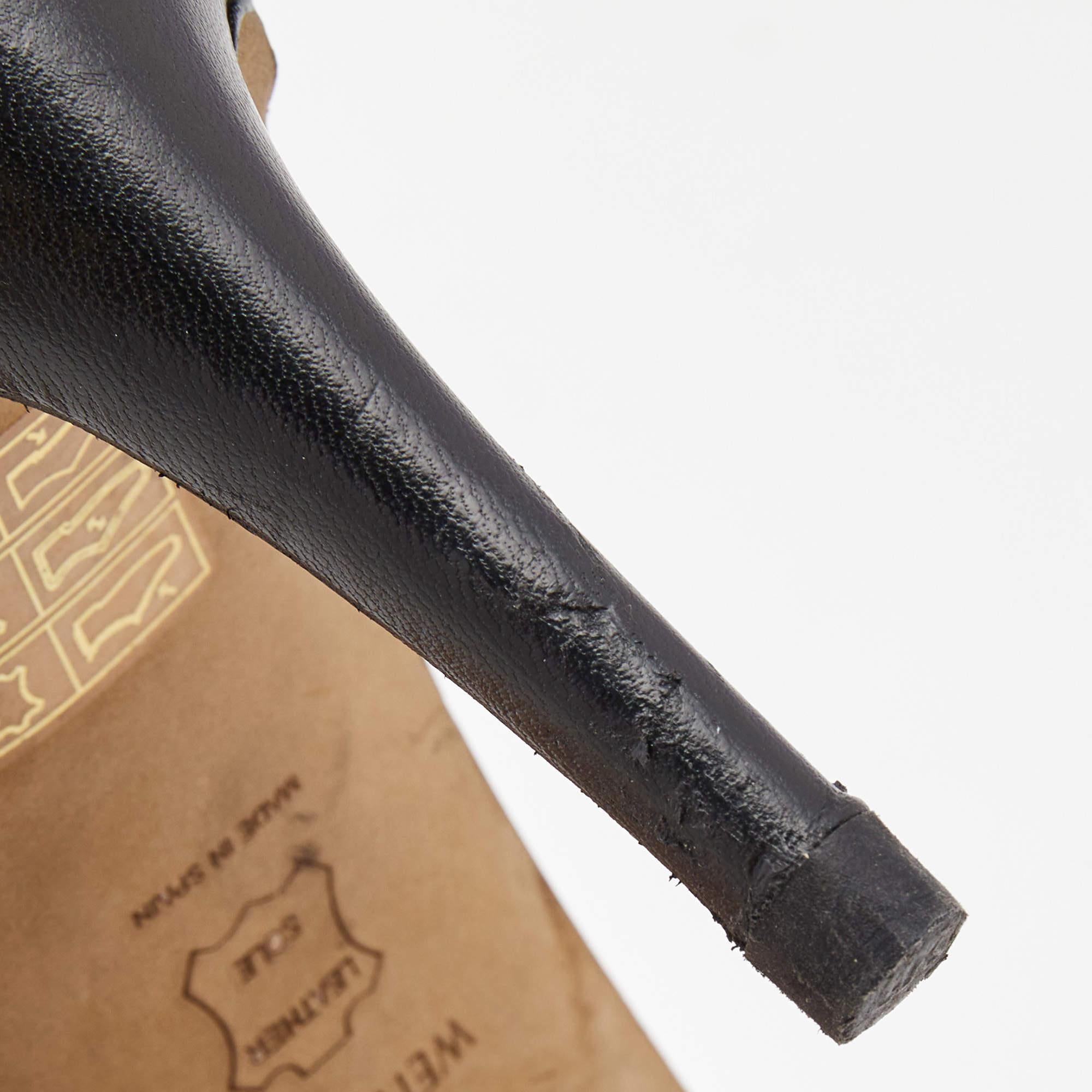 Stuart Weitzman Sandales cloutées en cuir noir Taille 39 en vente 3