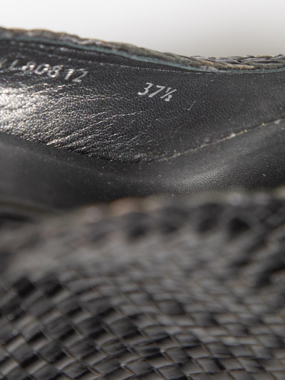 Stuart Weitzman Sandales à talons compensés en cuir noir Taille IT 37.5 en vente 1