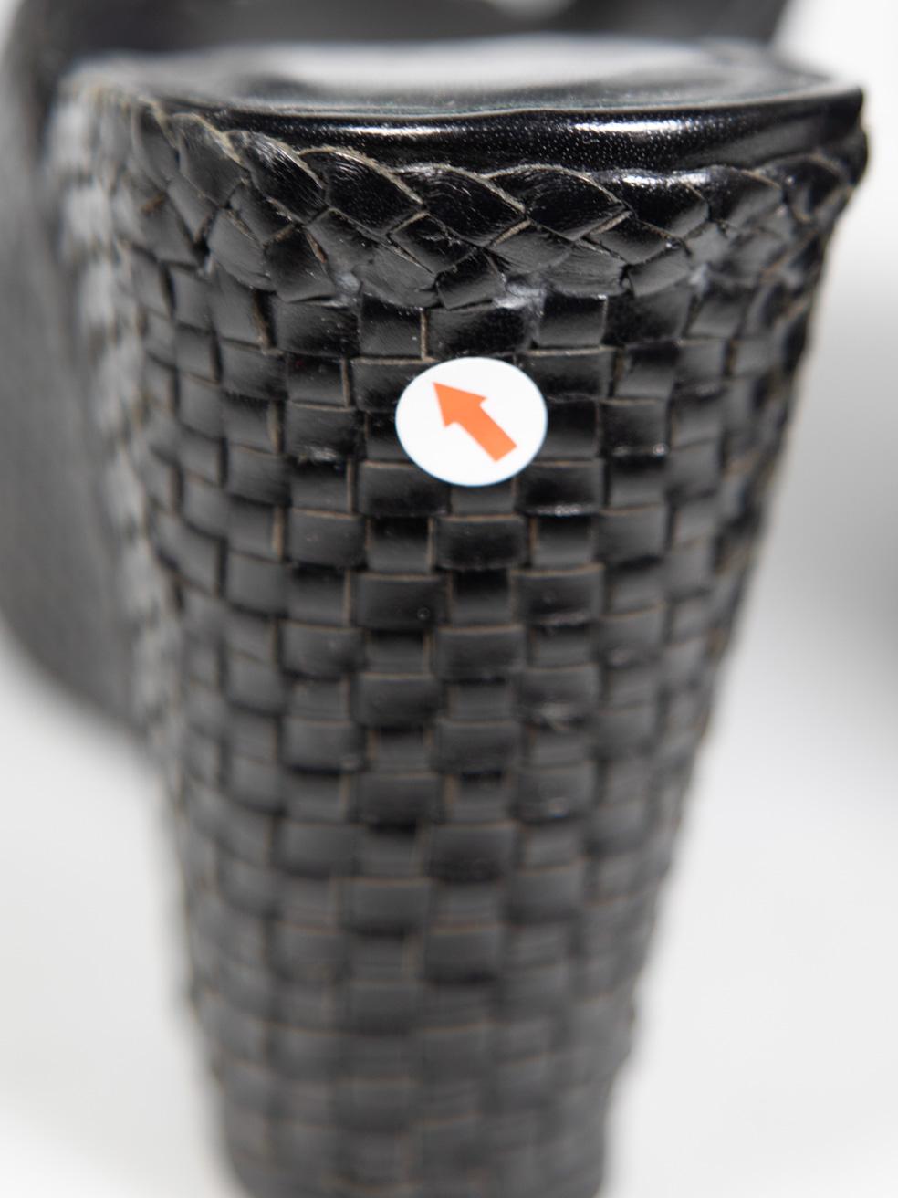Stuart Weitzman Black Leather Woven Wedge Sandals Size IT 37.5 en venta 4