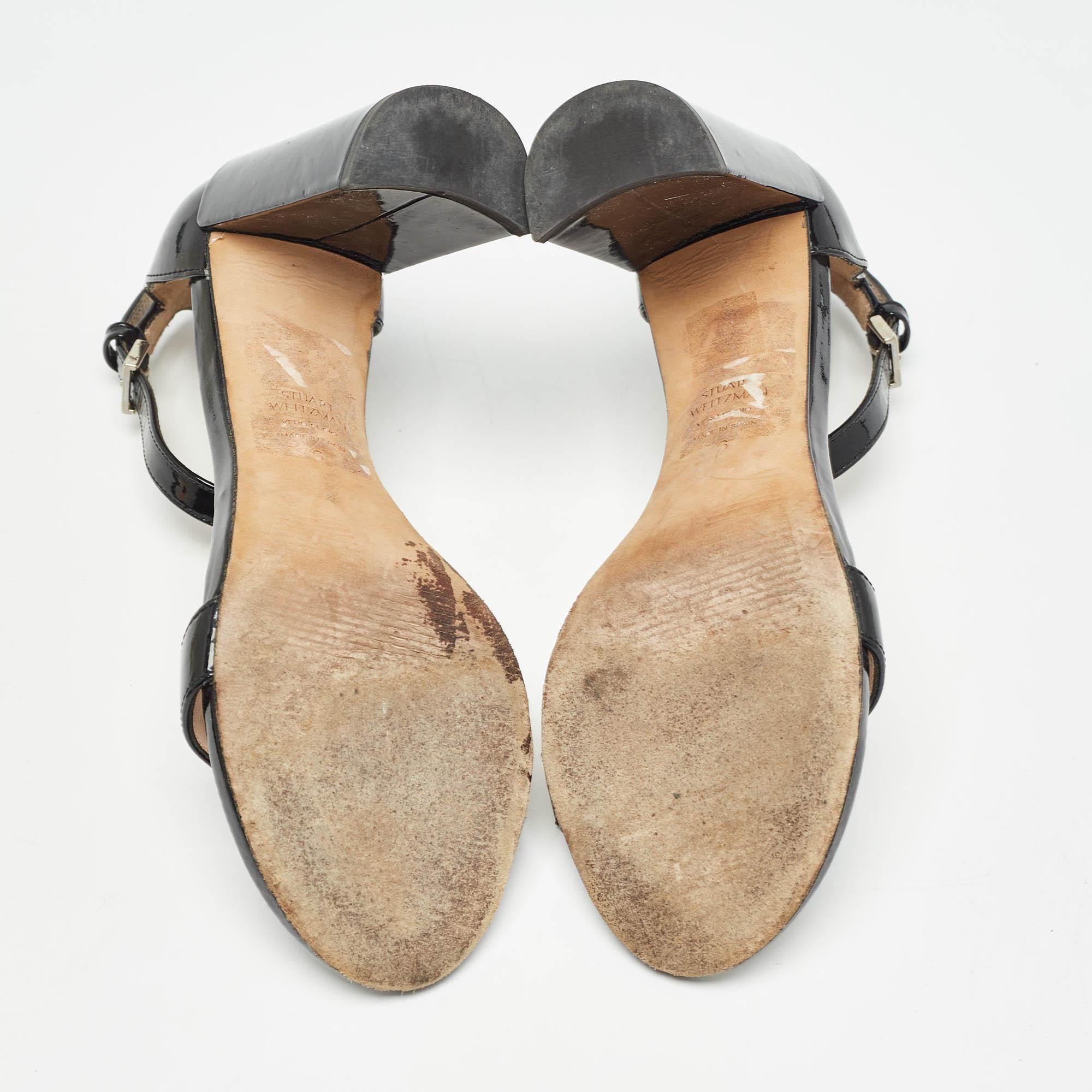 Stuart Weitzman - Sandales à lanières à chevilles vernies noires, taille 39,5 en vente 1