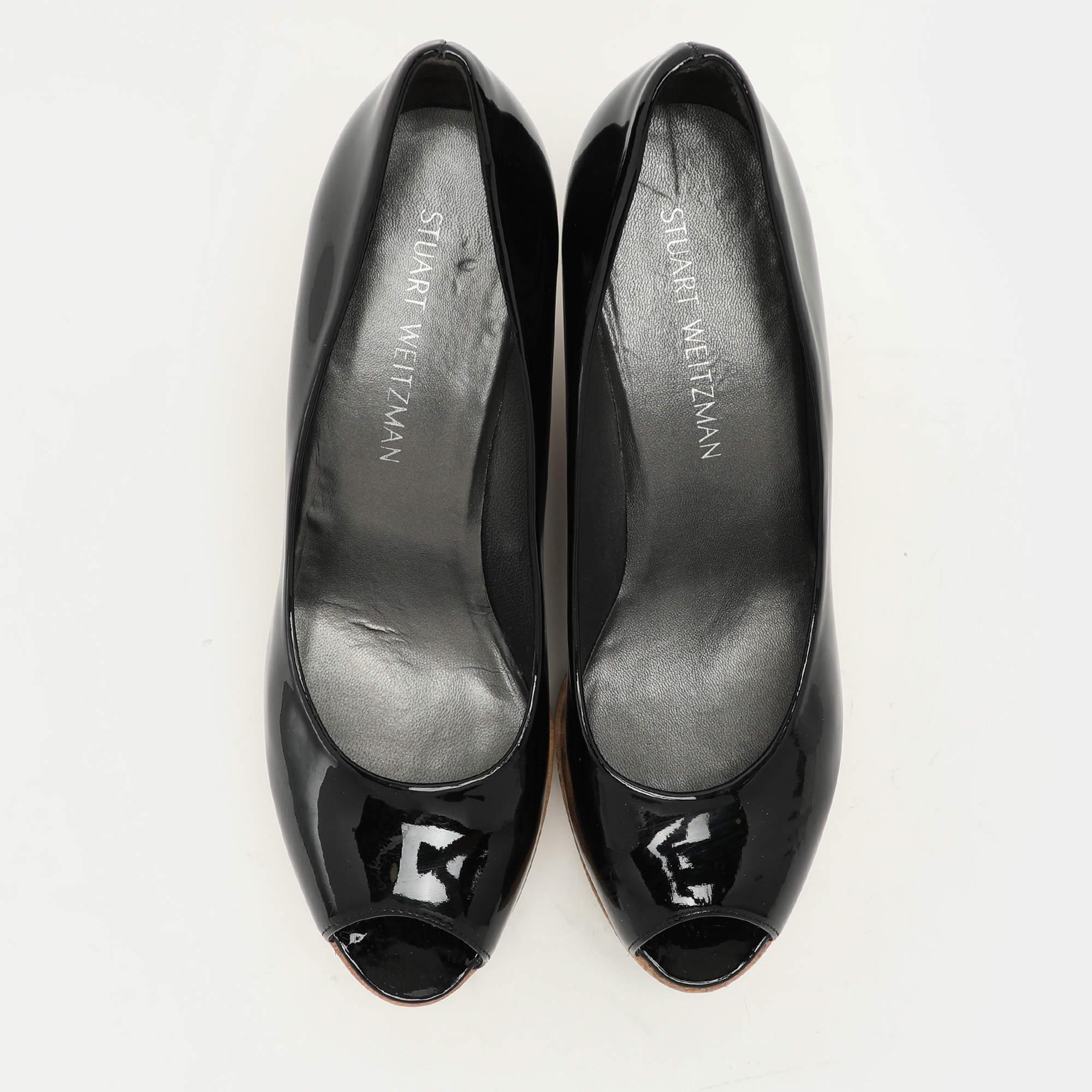 Noir Stuart Weitzman Chaussures à talons compensés en cuir verni noir Taille 40 en vente