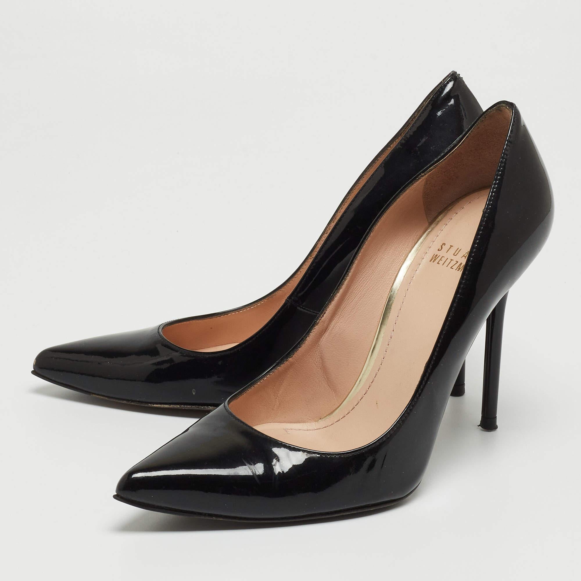 Faites-vous remarquer avec ces escarpins de marque pour femmes. Impeccablement confectionnés, ces talons chics offrent à la fois mode et confort et rehaussent votre look à chaque pas gracieux.