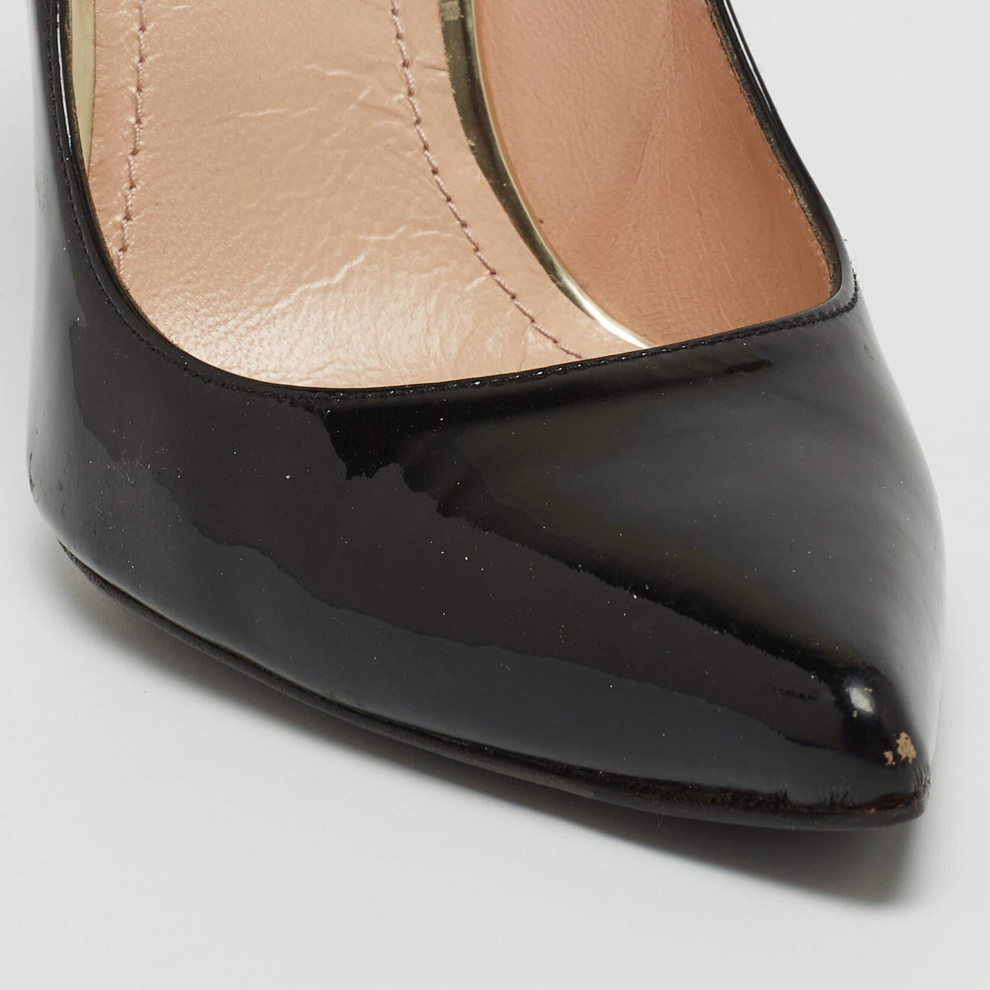 Stuart Weitzman - Escarpins à bout pointu en cuir verni noir Taille 36,5 en vente 2