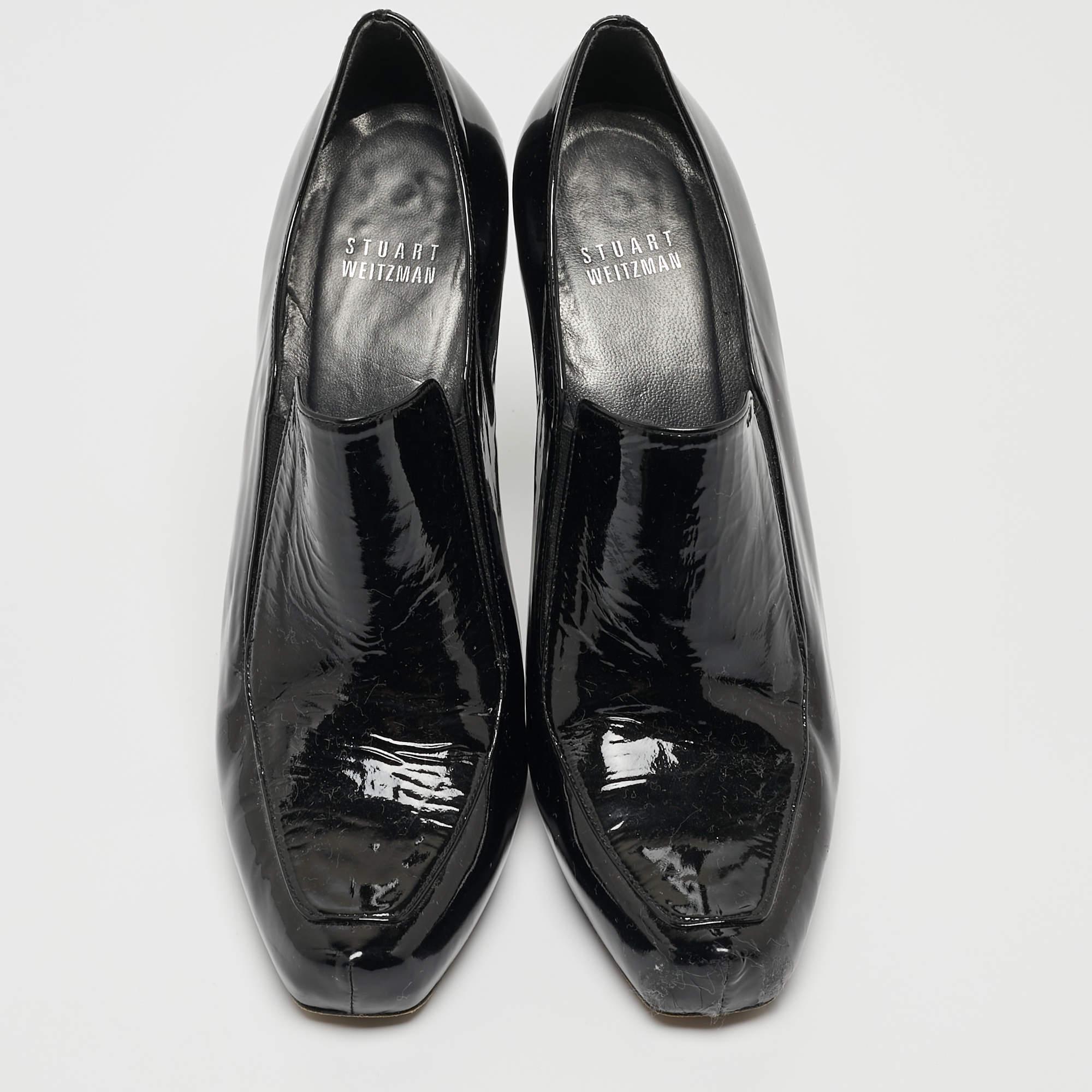 Noir Stuart Weitzman Mocassins en cuir verni noir Taille 39 en vente