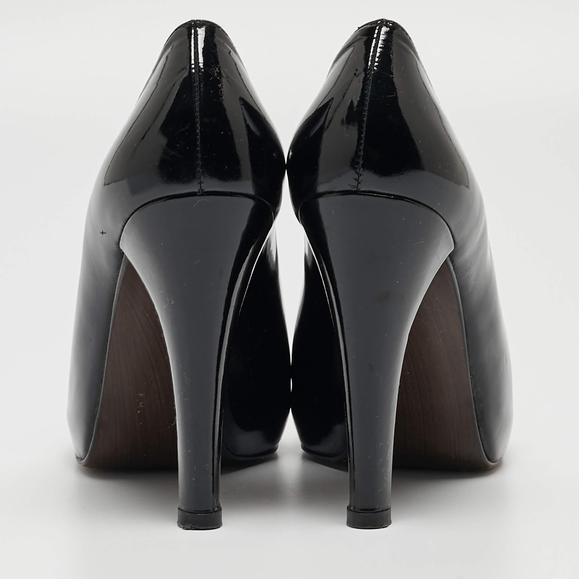 Stuart Weitzman Mocassins en cuir verni noir Taille 39 Pour femmes en vente