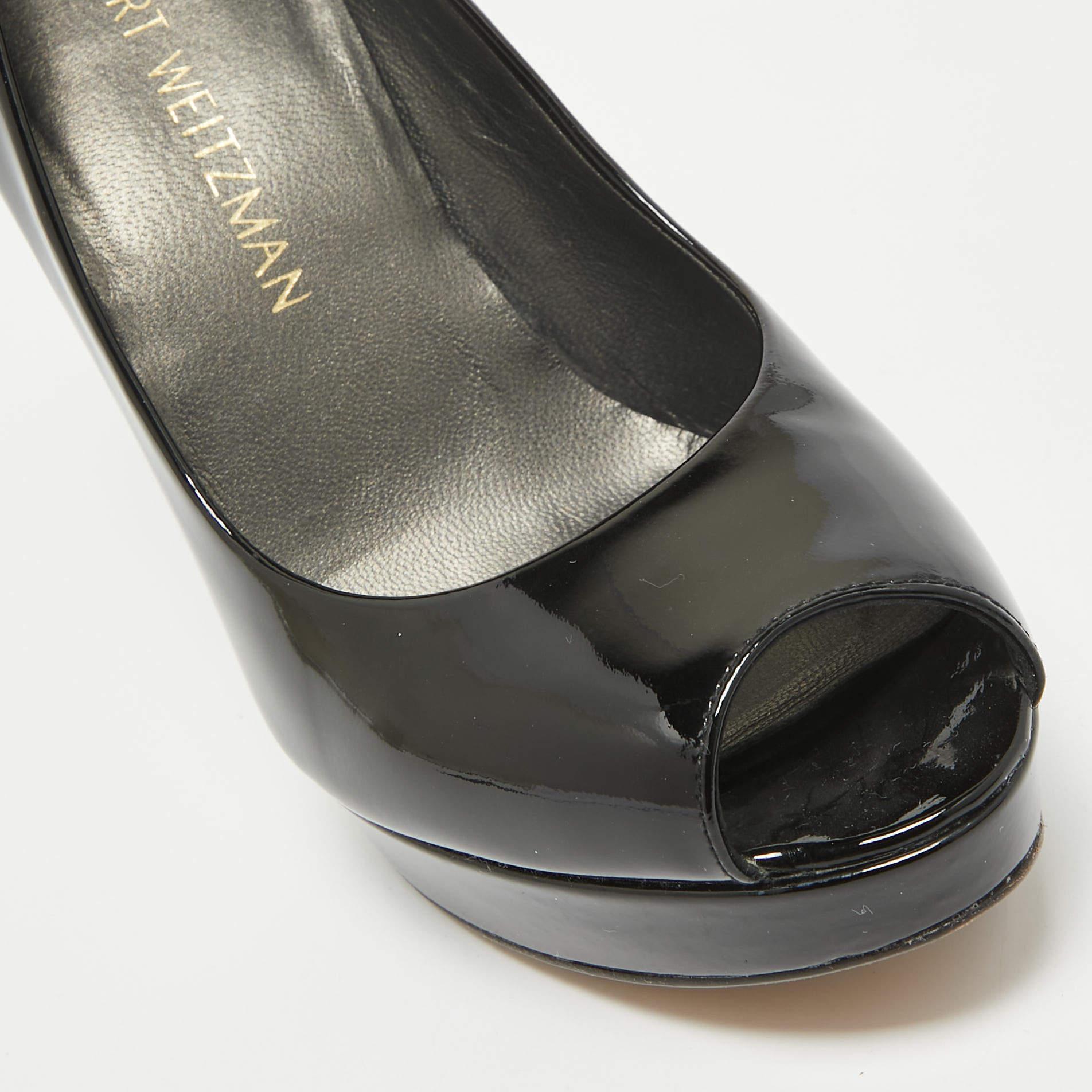 Stuart Weitzman Bombas de punta de charol negro talla 36 en venta 3