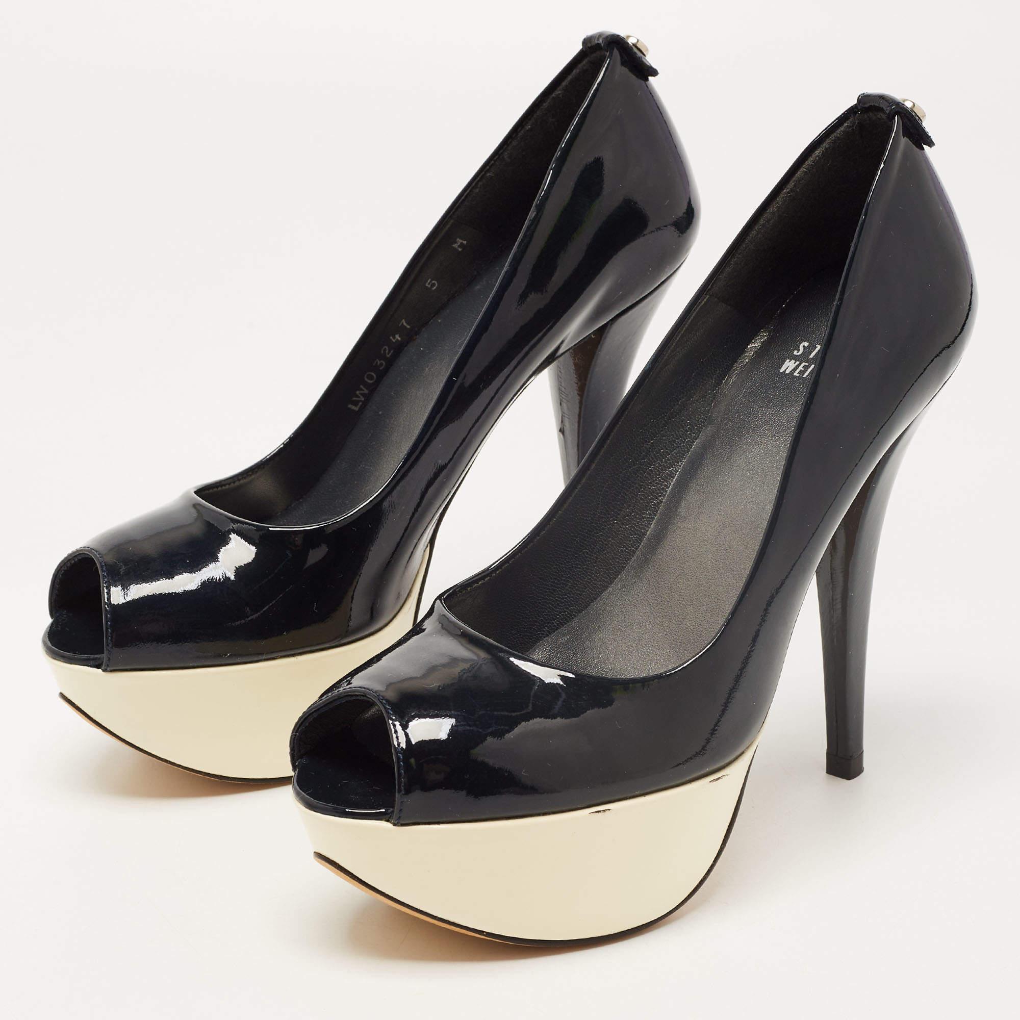 Faites preuve de chic avec ces escarpins de créateur. Ils présentent des talons robustes et des semelles durables  parfait pour vos sorties à la mode