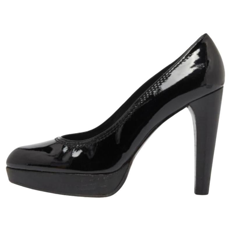 Stuart Weitzman Bombas de plataforma de charol negro Talla 39.5