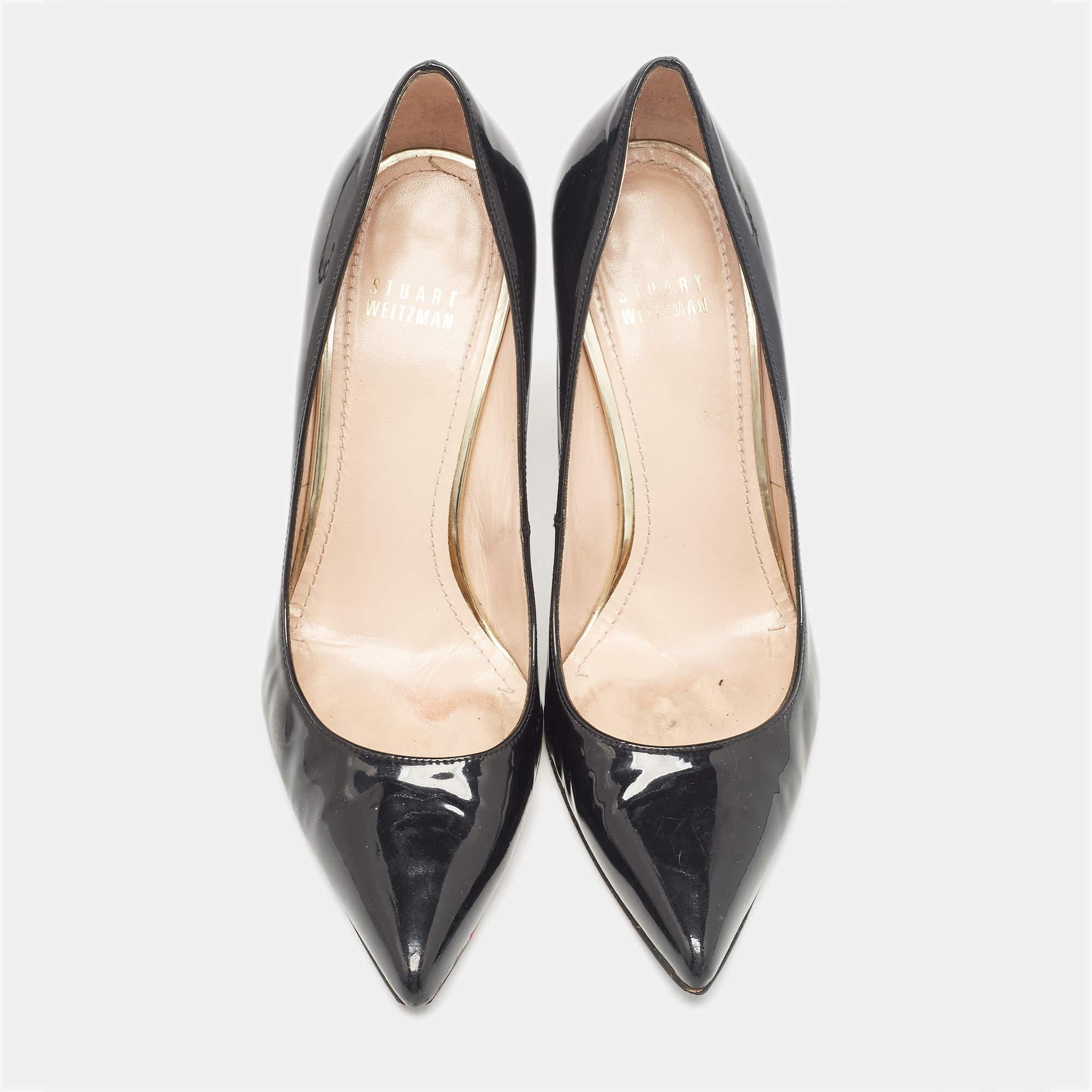 Noir Stuart Weitzman Escarpins à bout pointu en cuir verni noir Taille 38 en vente
