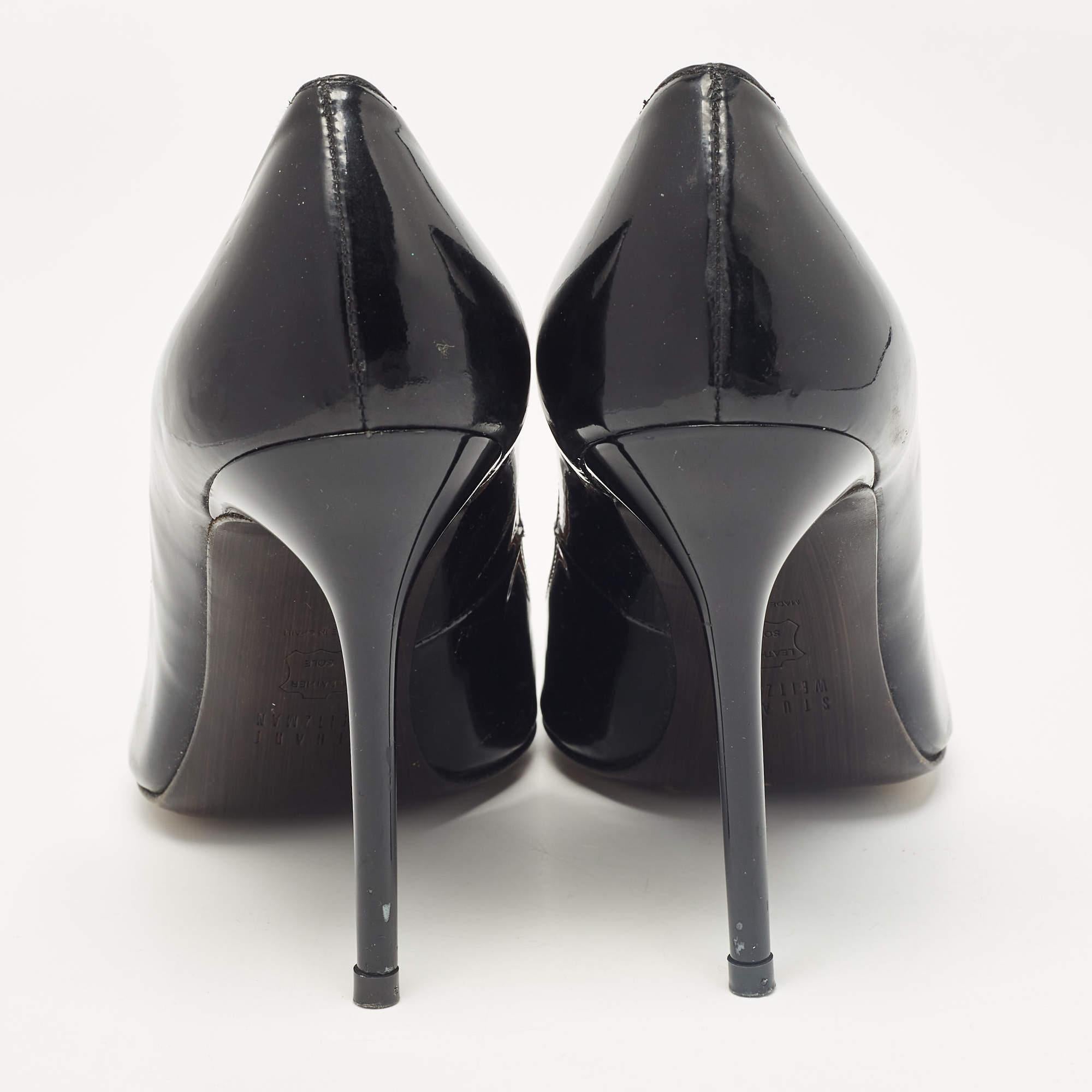 Stuart Weitzman Escarpins à bout pointu en cuir verni noir Taille 38 en vente 1