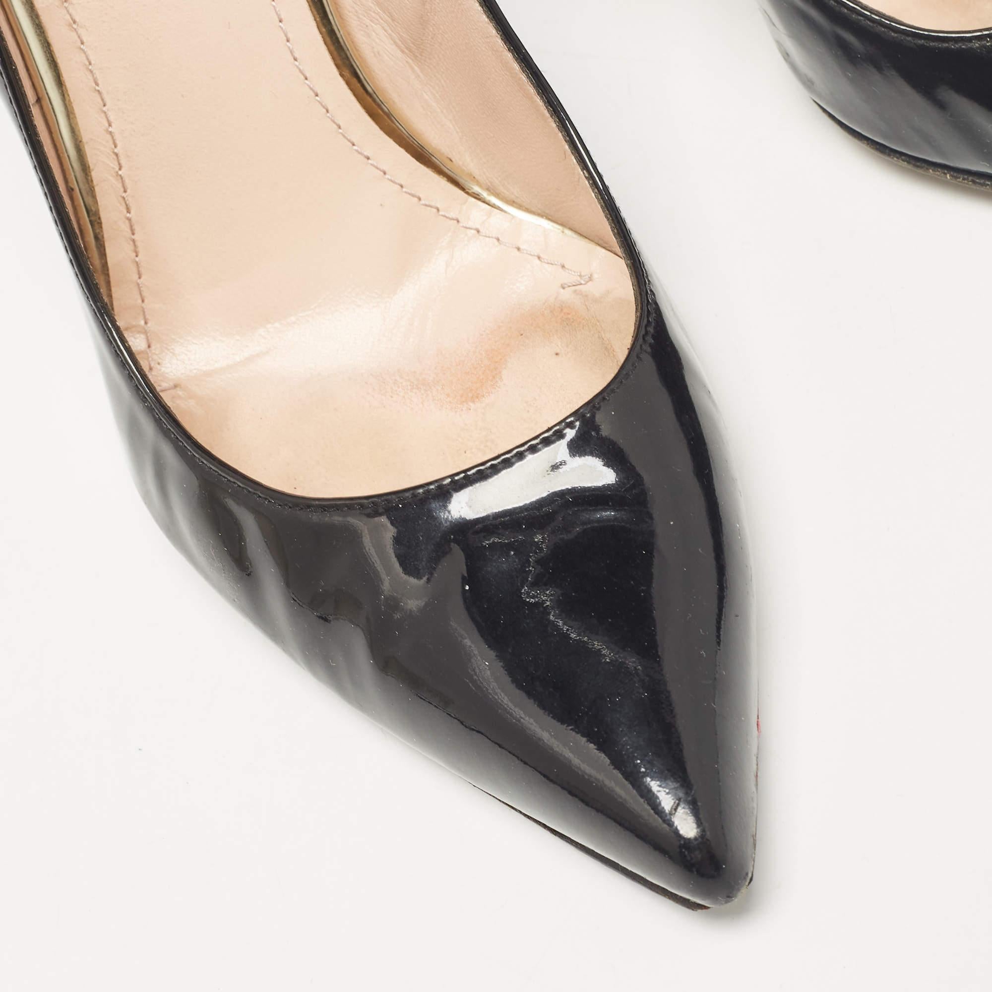 Stuart Weitzman Escarpins à bout pointu en cuir verni noir Taille 38 en vente 3