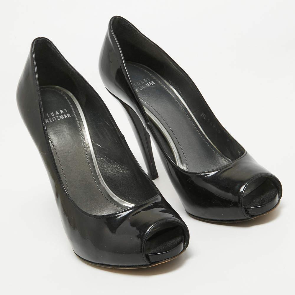 Stuart Weitzman - Escarpins à bouts ronds avec plateforme vernie noire - Taille 39,5 Bon état - En vente à Dubai, Al Qouz 2