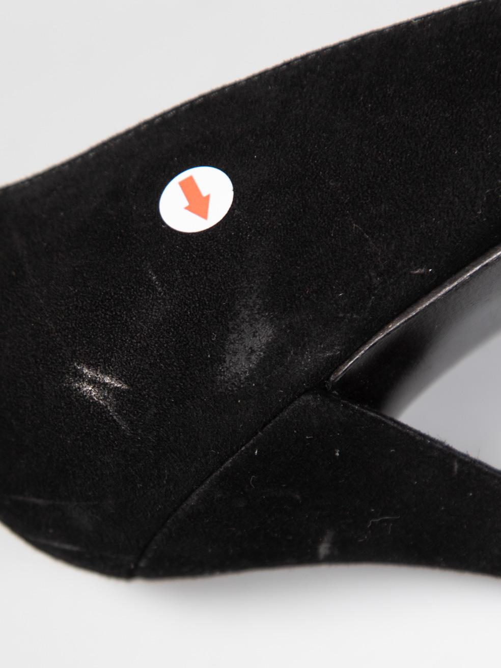 Stuart Weitzman Noir talons en daim plissés Taille US 7 en vente 3
