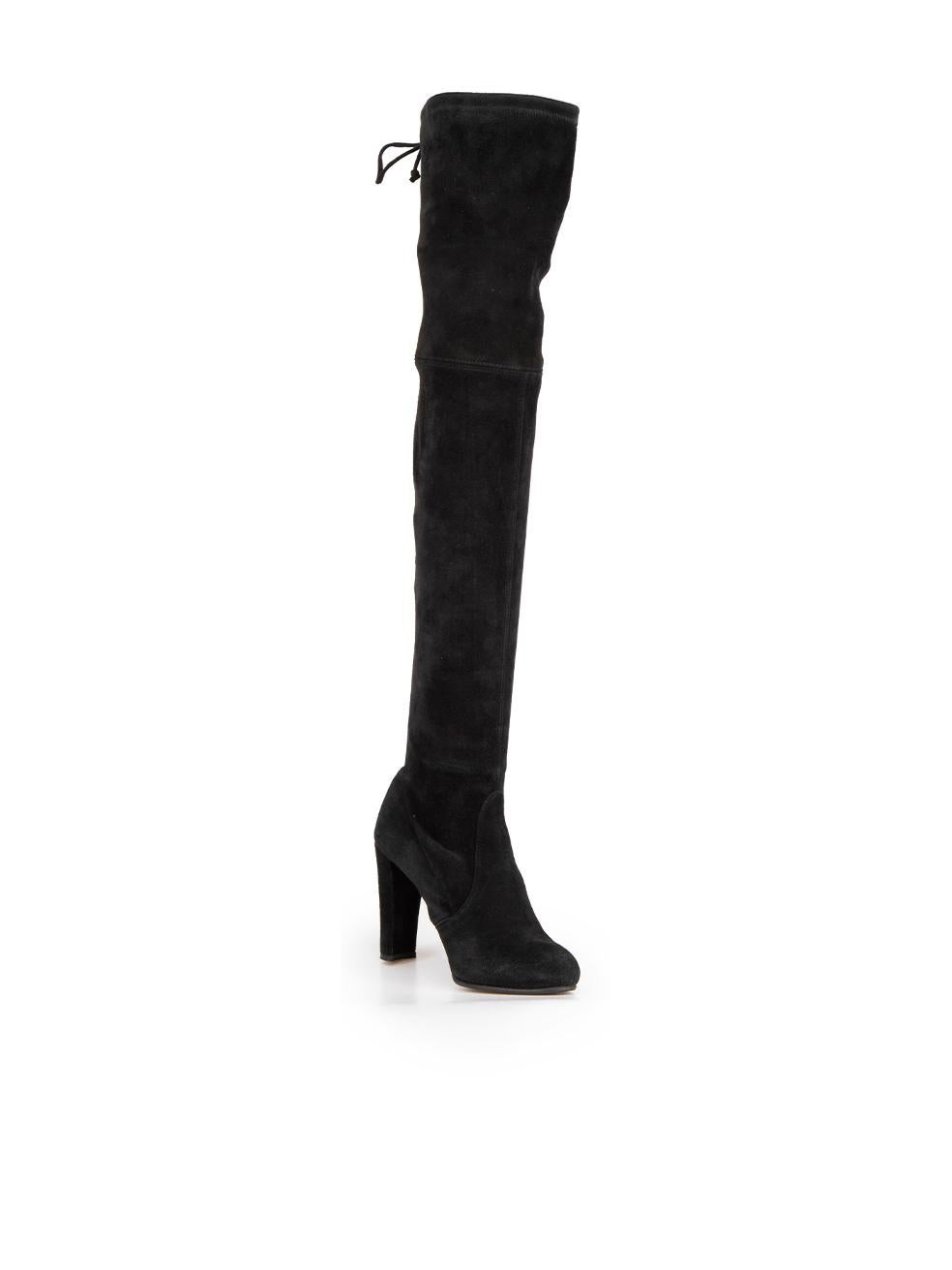 CONDITION is Good. Minor wear to boots is evident. Light wear to overall suede on this used Stuart Weitzman designer resale item.
 
Details
Black
Suede
Over the Knee boots
High heeled
Almond toe
Drawstring tie fastening
 
Made in Spain
