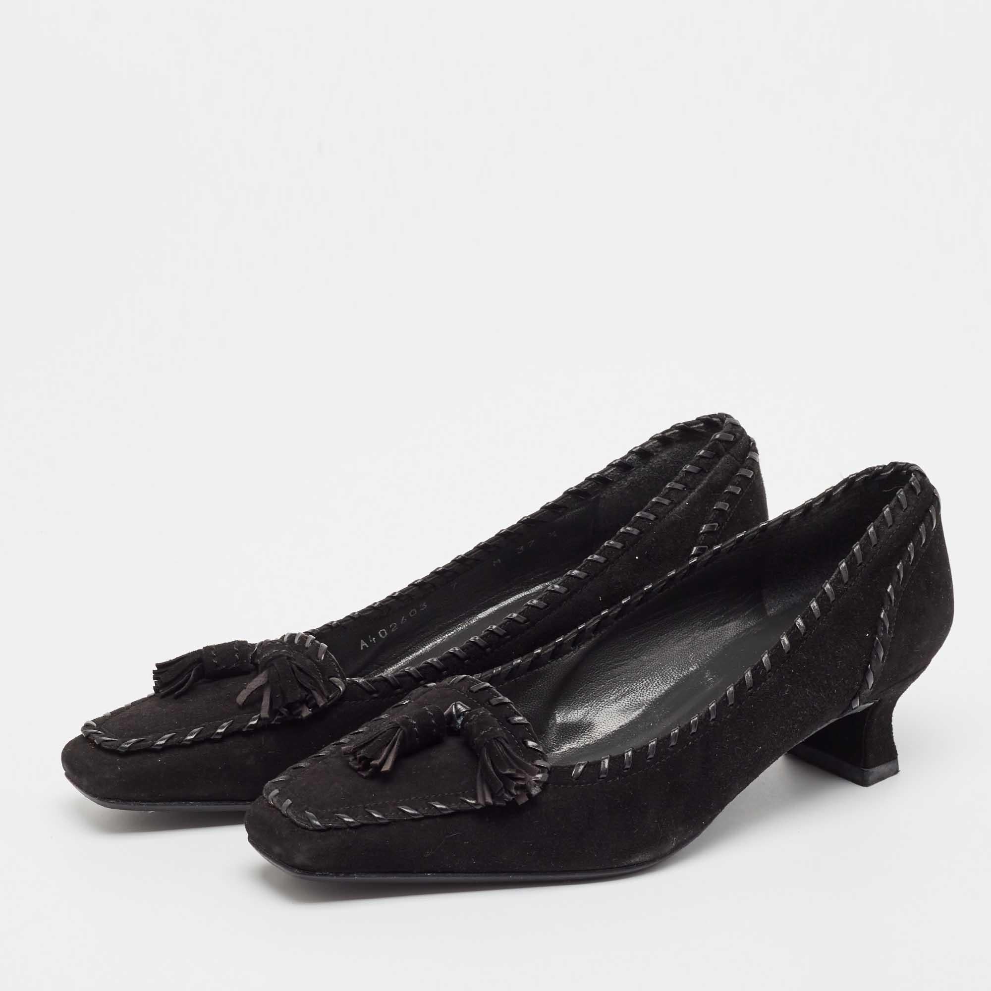 La tradition d'excellence de la maison de couture associée à une sensibilité au design moderne fait de ces escarpins Stuart Weitzman un choix fabuleux. Ils vous aideront à obtenir un look chic en toute simplicité.
