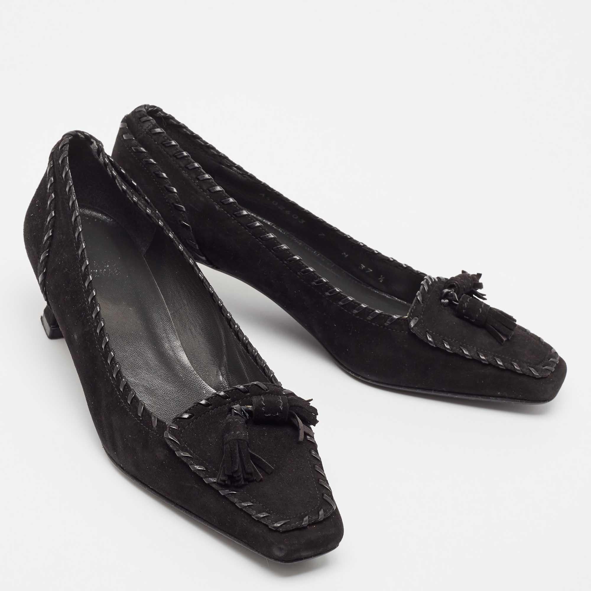 Stuart Weitzman - Escarpins en daim noir à talon bloc - Taille 37.5 Bon état - En vente à Dubai, Al Qouz 2
