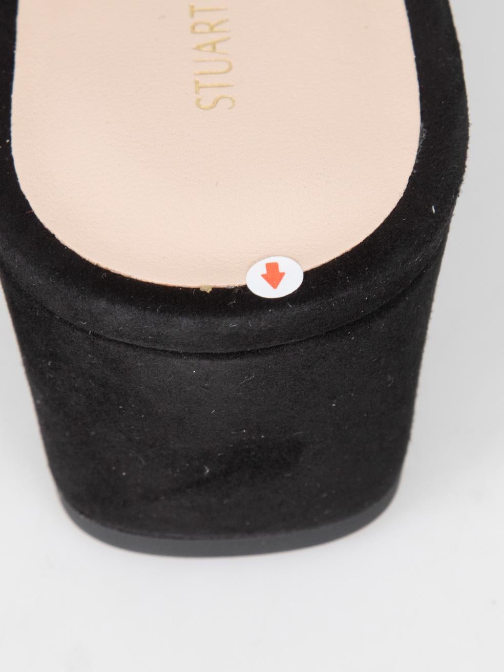 Stuart Weitzman Sandales à boucle en daim noir Taille US 8 en vente 1