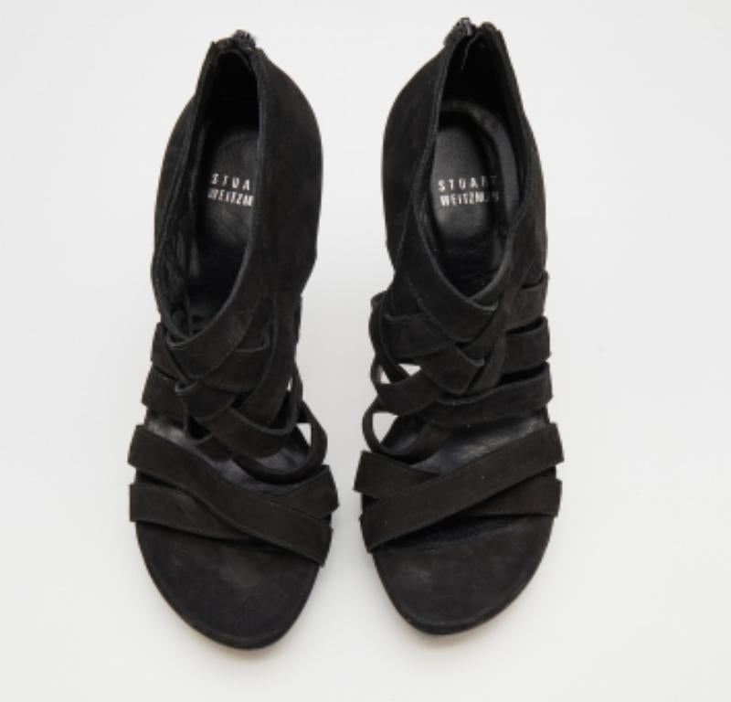 Noir Stuart Weitzman Sandales en daim noir à lanières croisées Taille 38.5 en vente