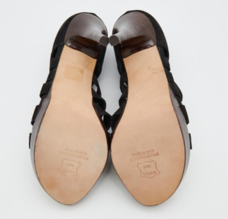 Stuart Weitzman Sandales en daim noir à lanières croisées Taille 38.5 en vente 2