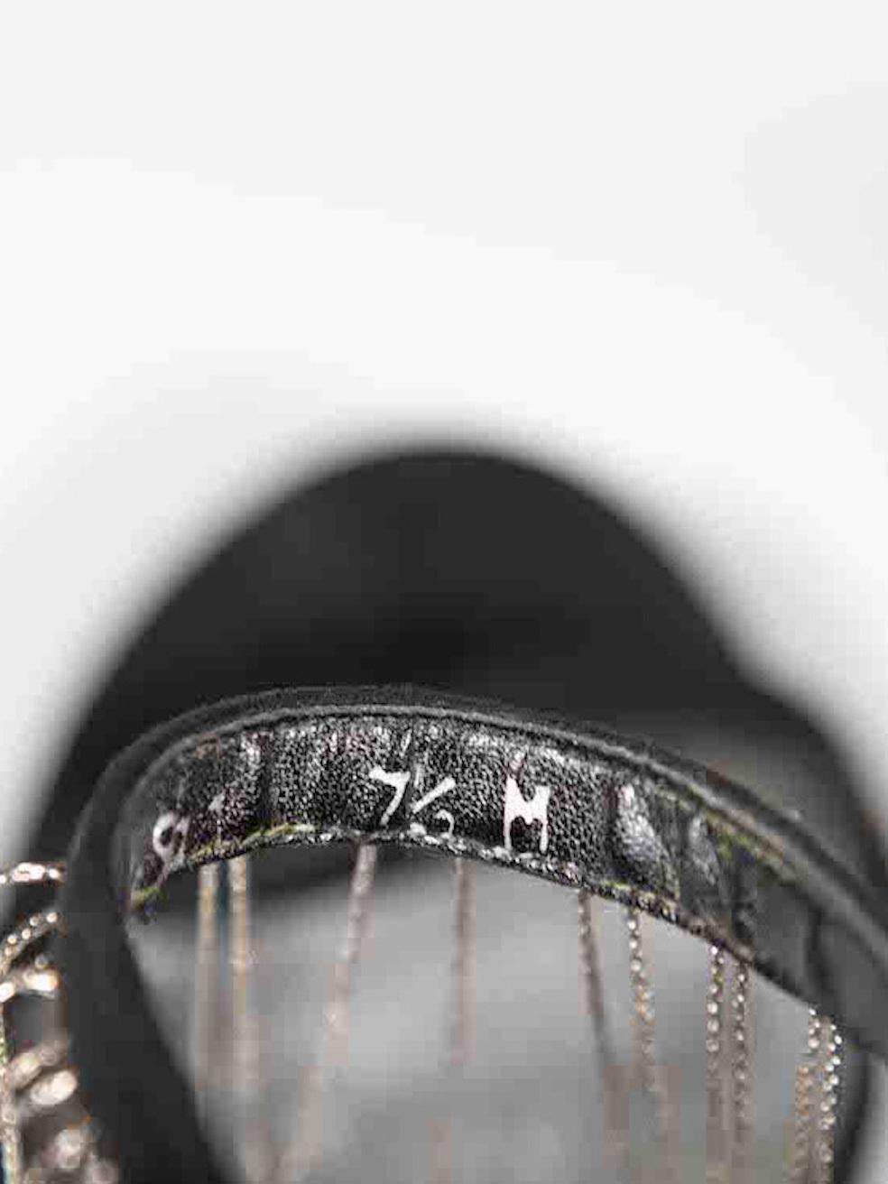 Stuart Weitzman Open Toe Tassel Sandals en daim noir Taille US 7.5 Bon état - En vente à London, GB