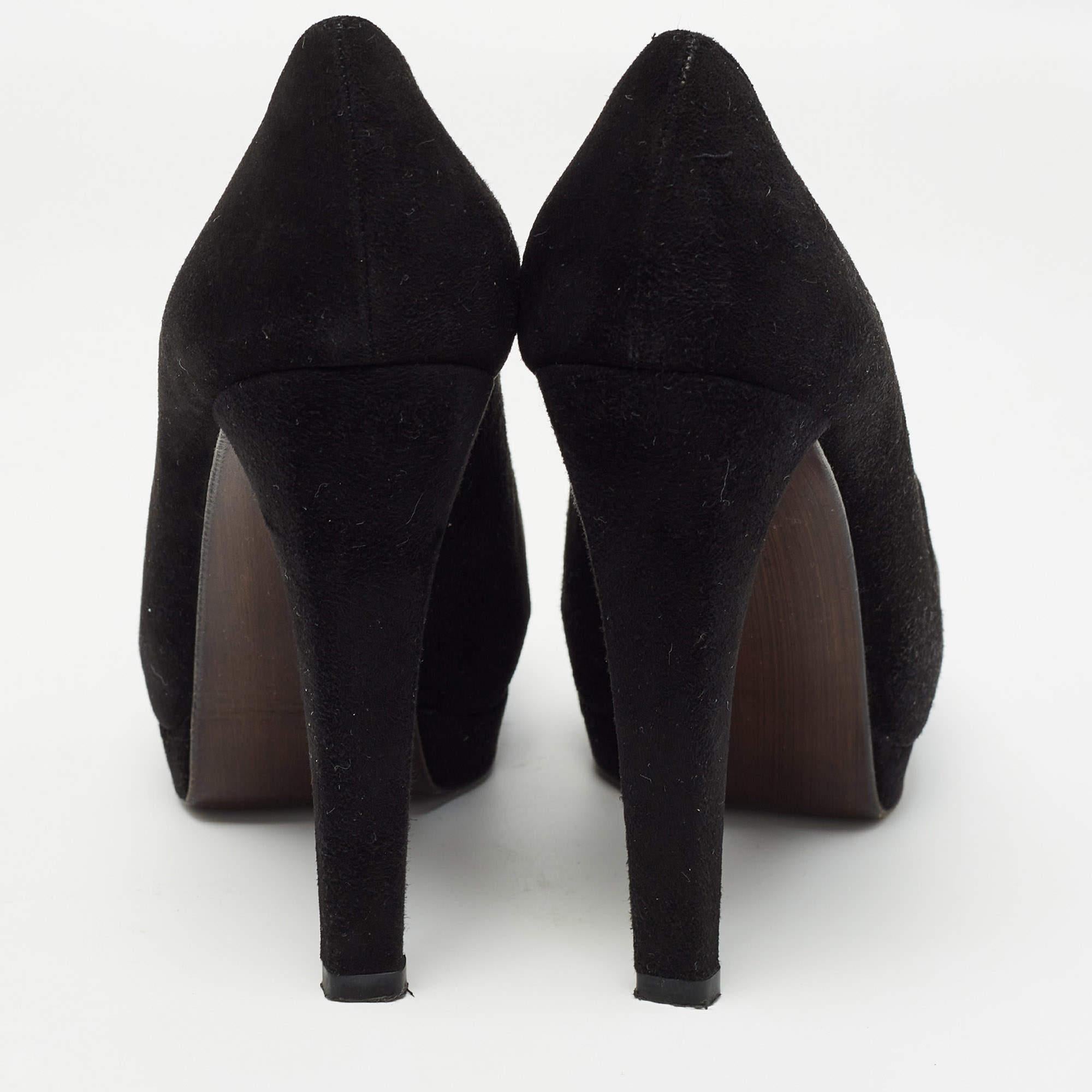Stuart Weitzman Escarpins Peep Toe en daim noir Taille 38.5 Pour femmes en vente