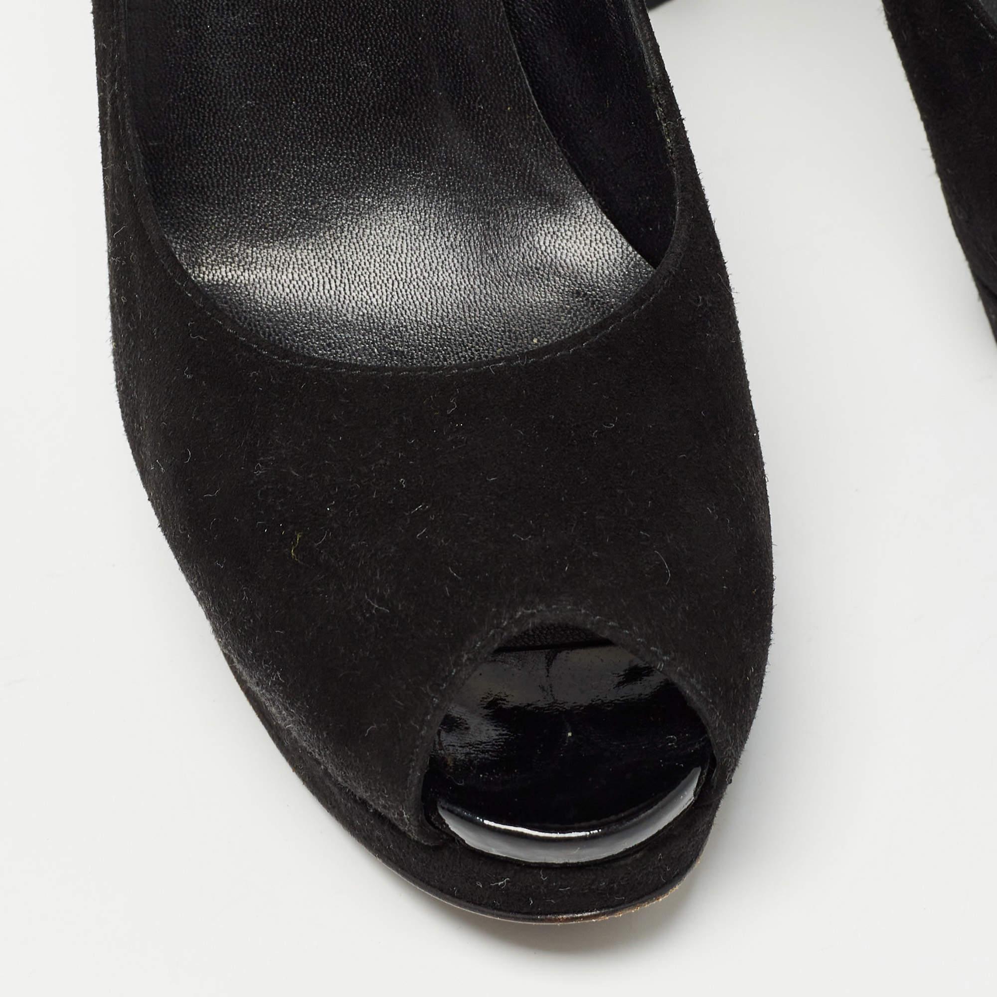 Stuart Weitzman Escarpins Peep Toe en daim noir Taille 38.5 en vente 2