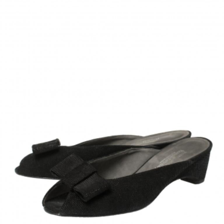 Stuart Weitzman Schwarze Slide-Sandalen aus Wildleder Größe 37 im Angebot 3