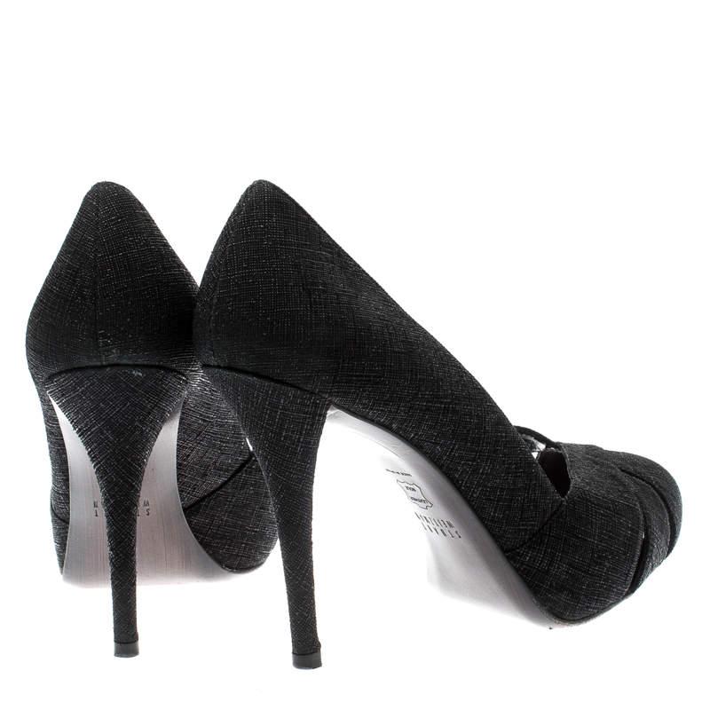 Stuart Weitzman Black Textured Fabric Criss Cross Open Toe Platform Pumps Size 3 In Good Condition For Sale In Dubai, Al Qouz 2