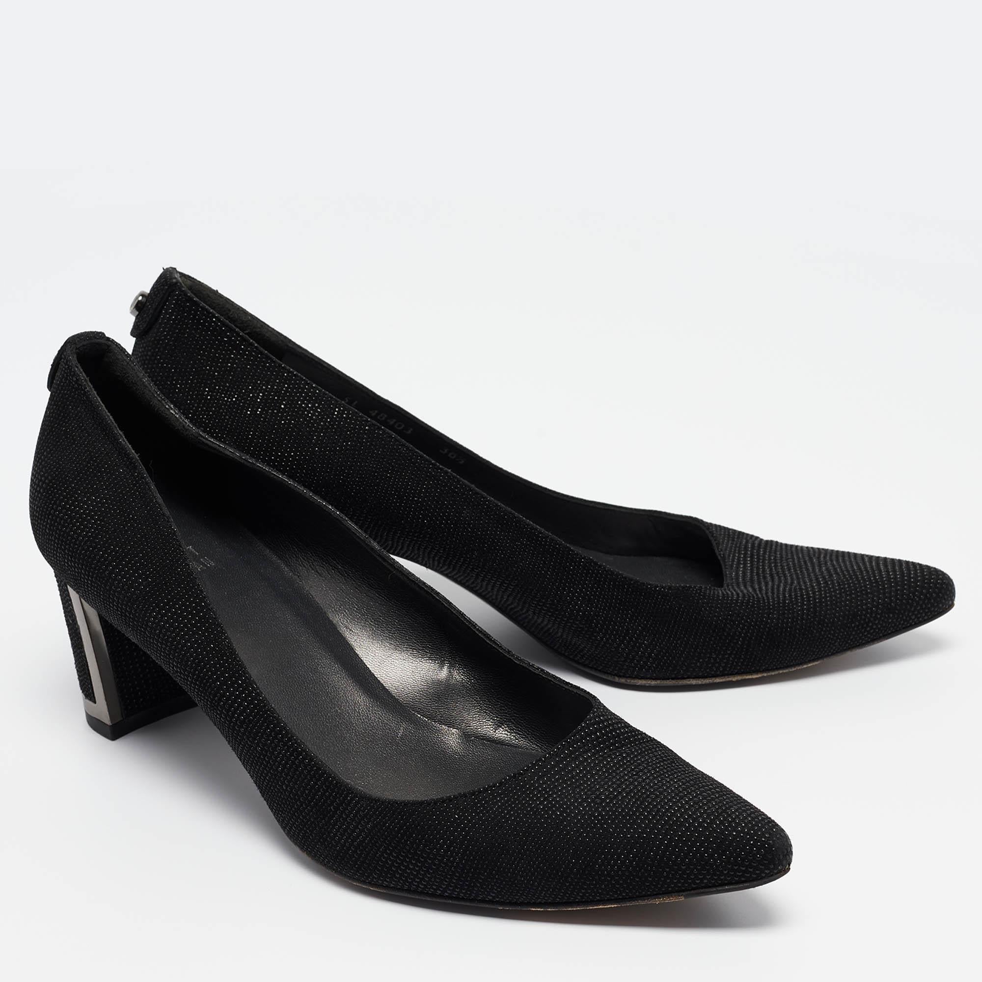 Stuart Weitzman - Escarpins à bout pointu en daim texturé noir - Taille 38,5 Bon état - En vente à Dubai, Al Qouz 2