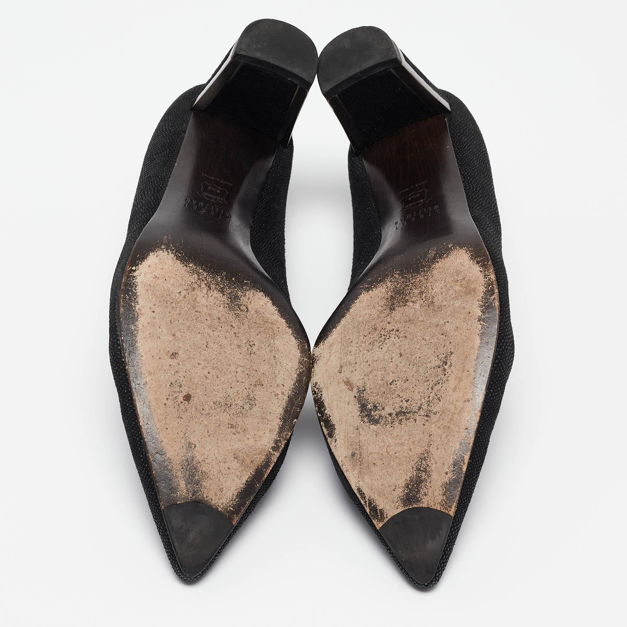 Stuart Weitzman - Escarpins à bout pointu en daim texturé noir - Taille 38,5 en vente 1
