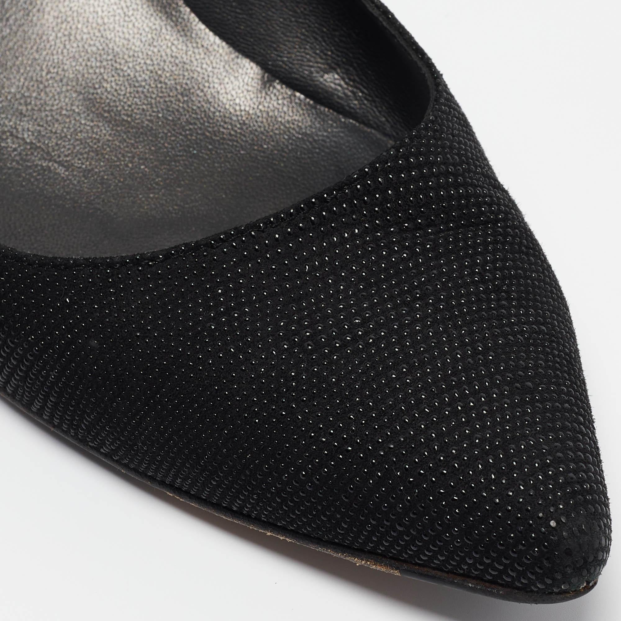 Stuart Weitzman - Escarpins à bout pointu en daim texturé noir - Taille 38,5 en vente 2