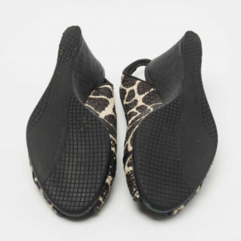 Stuart Weitzman Sandalias de cuña de rafia blanca/negra talla 40 en venta 1