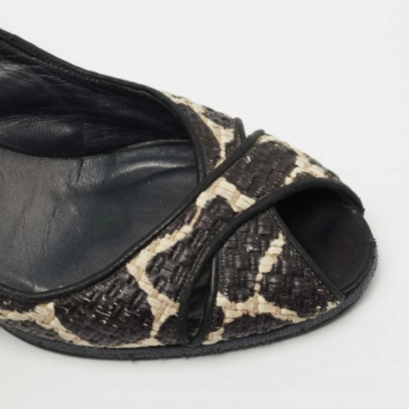 Stuart Weitzman Sandalias de cuña de rafia blanca/negra talla 40 en venta 2